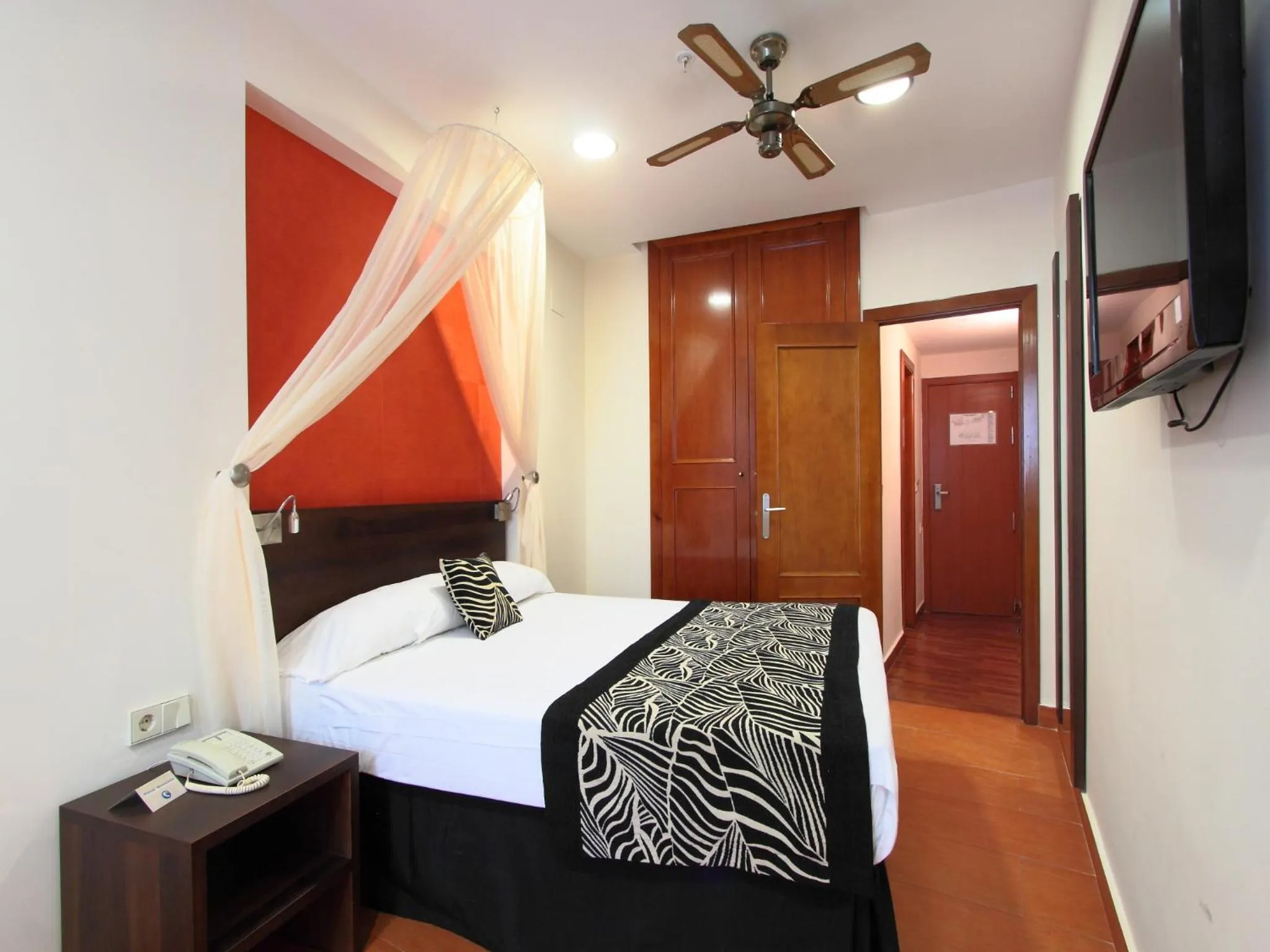 Single Room (1 Adults) in Magic Aqua Rock Gardens