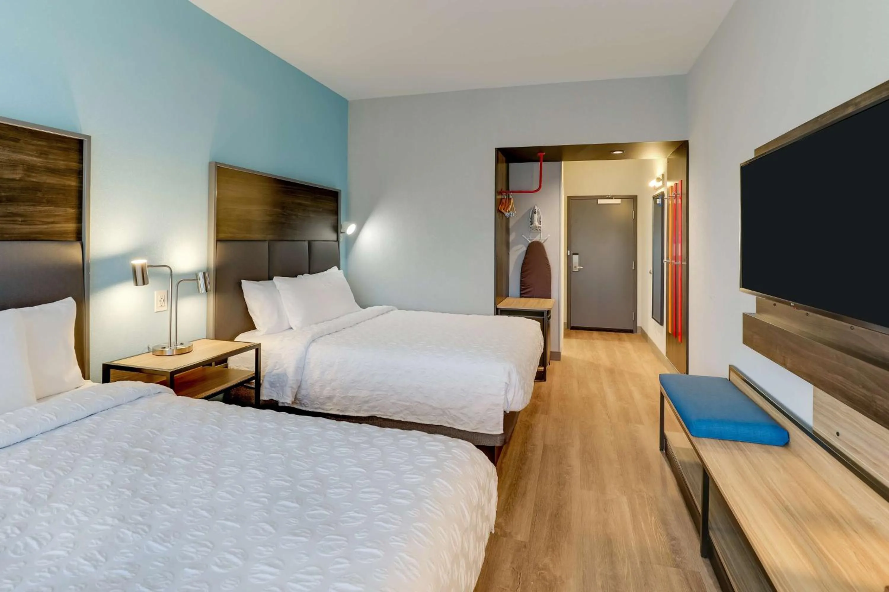 Queen Room with Two Queen Beds and Roll-In Shower - Mobility Access in Tru By Hilton Smithfield I-95