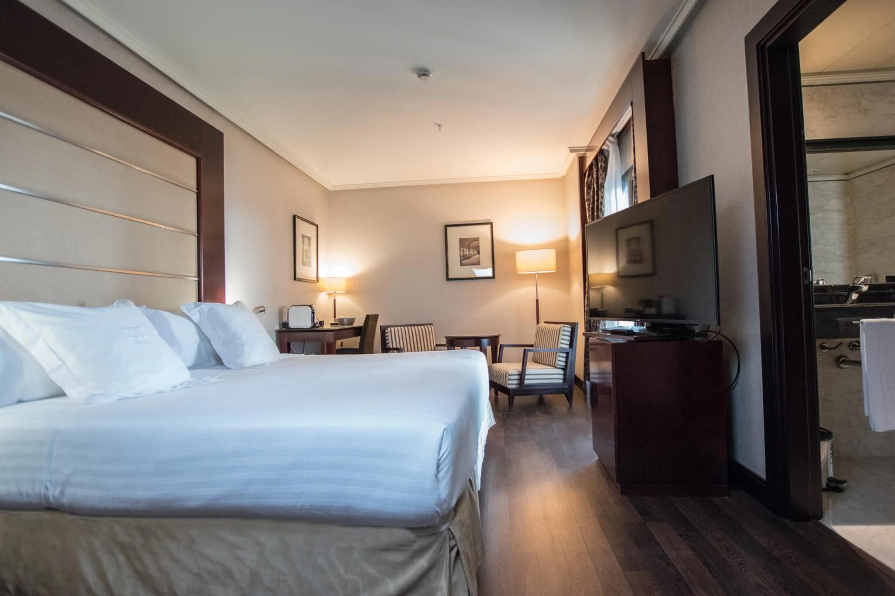 Premium Club City View in Hotel Sevilla Center