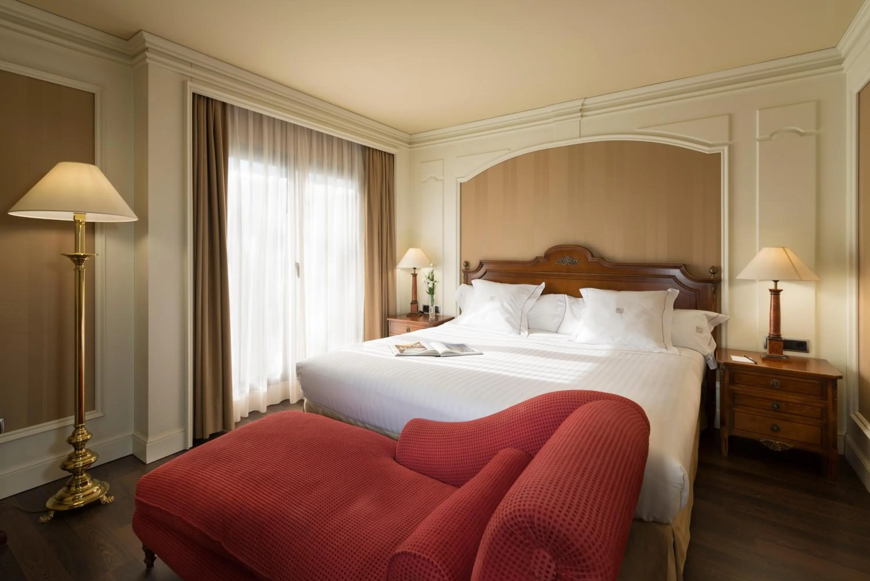 Junior Suite Superior city view in Hotel Sevilla Center