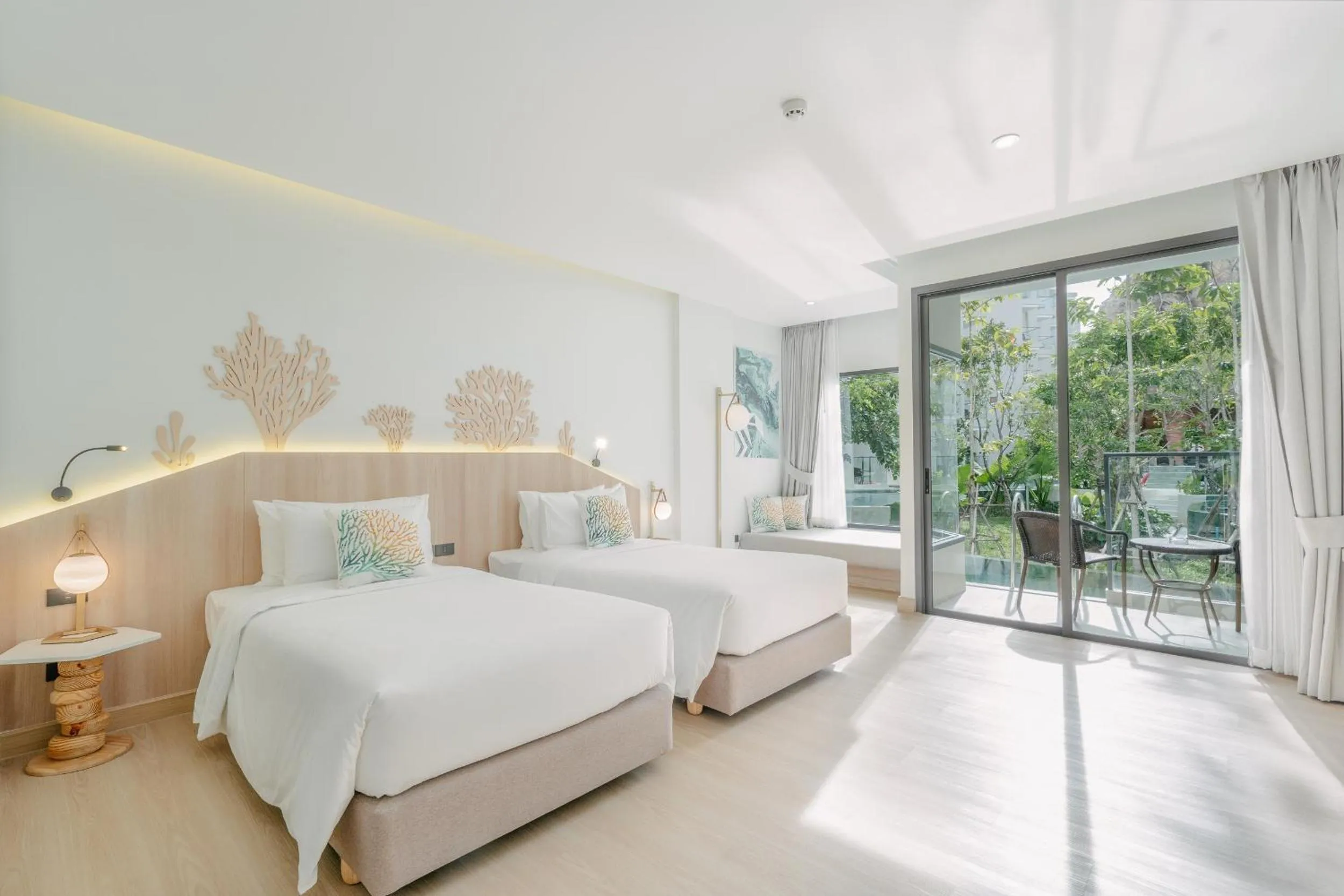 Deluxe Pool Access in Phuket Emerald Beach Resort