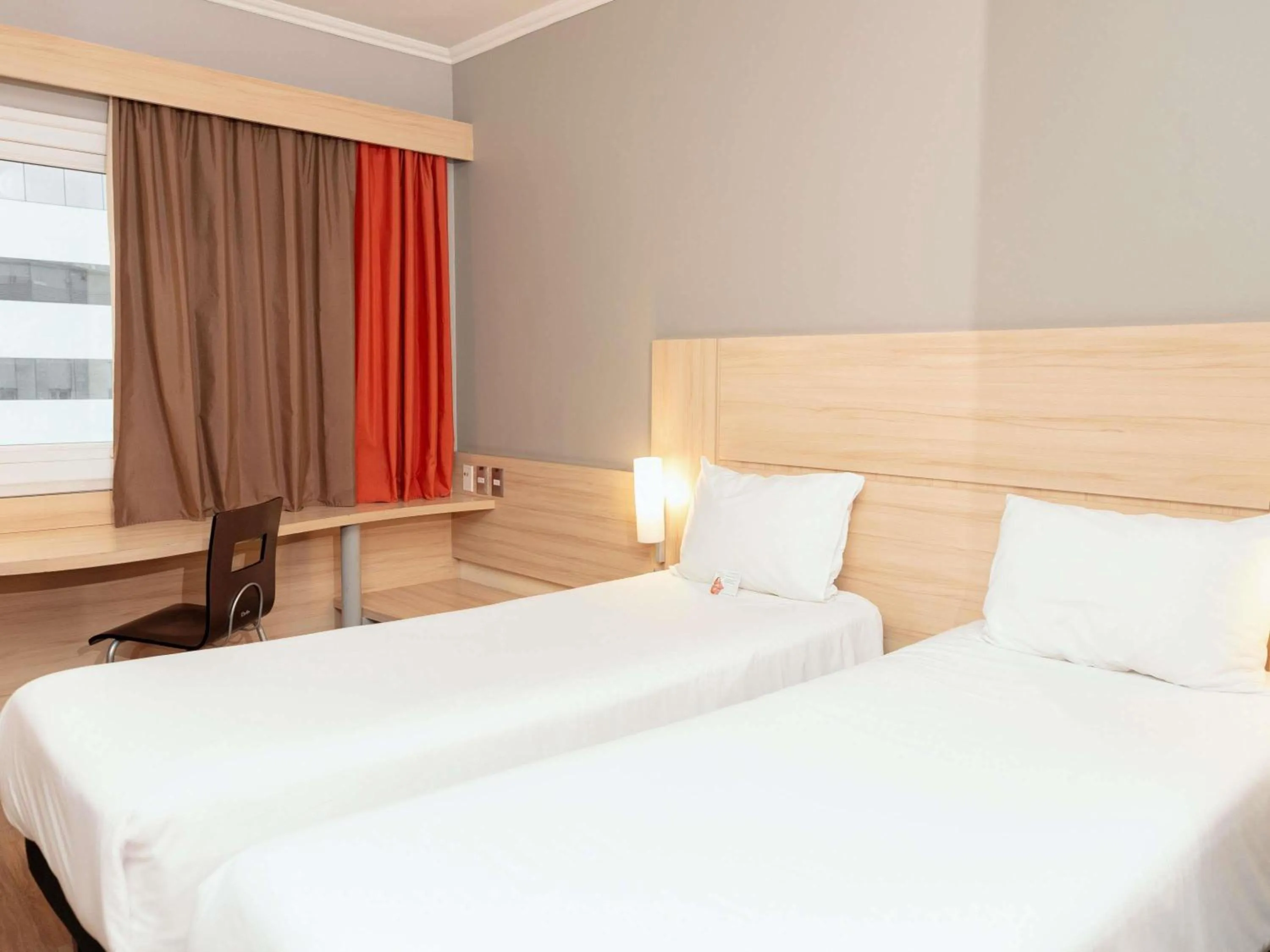 Standard Twin Room in ibis Santiago Las Condes