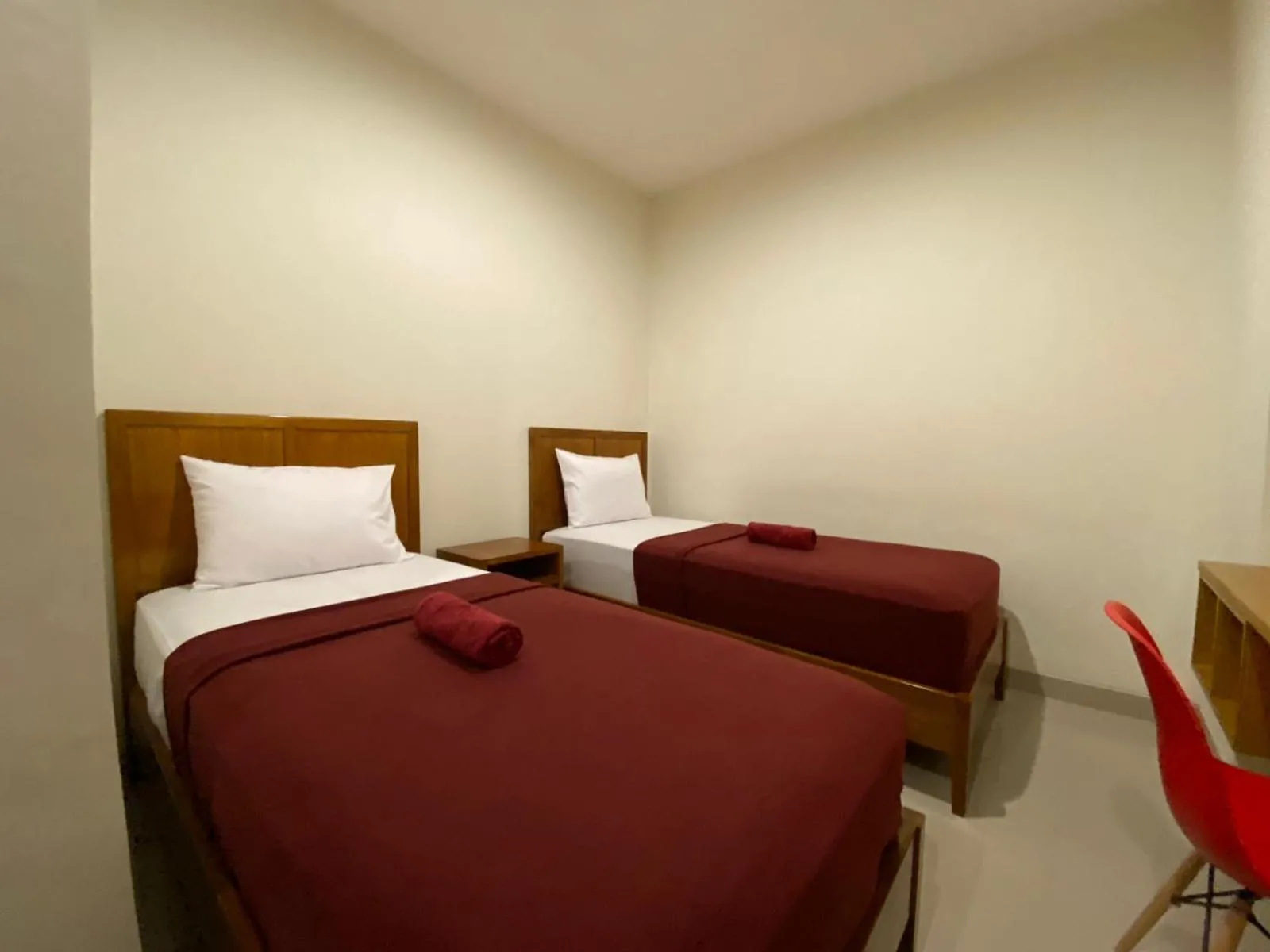 Standard Twin Room in The Home Srengseng