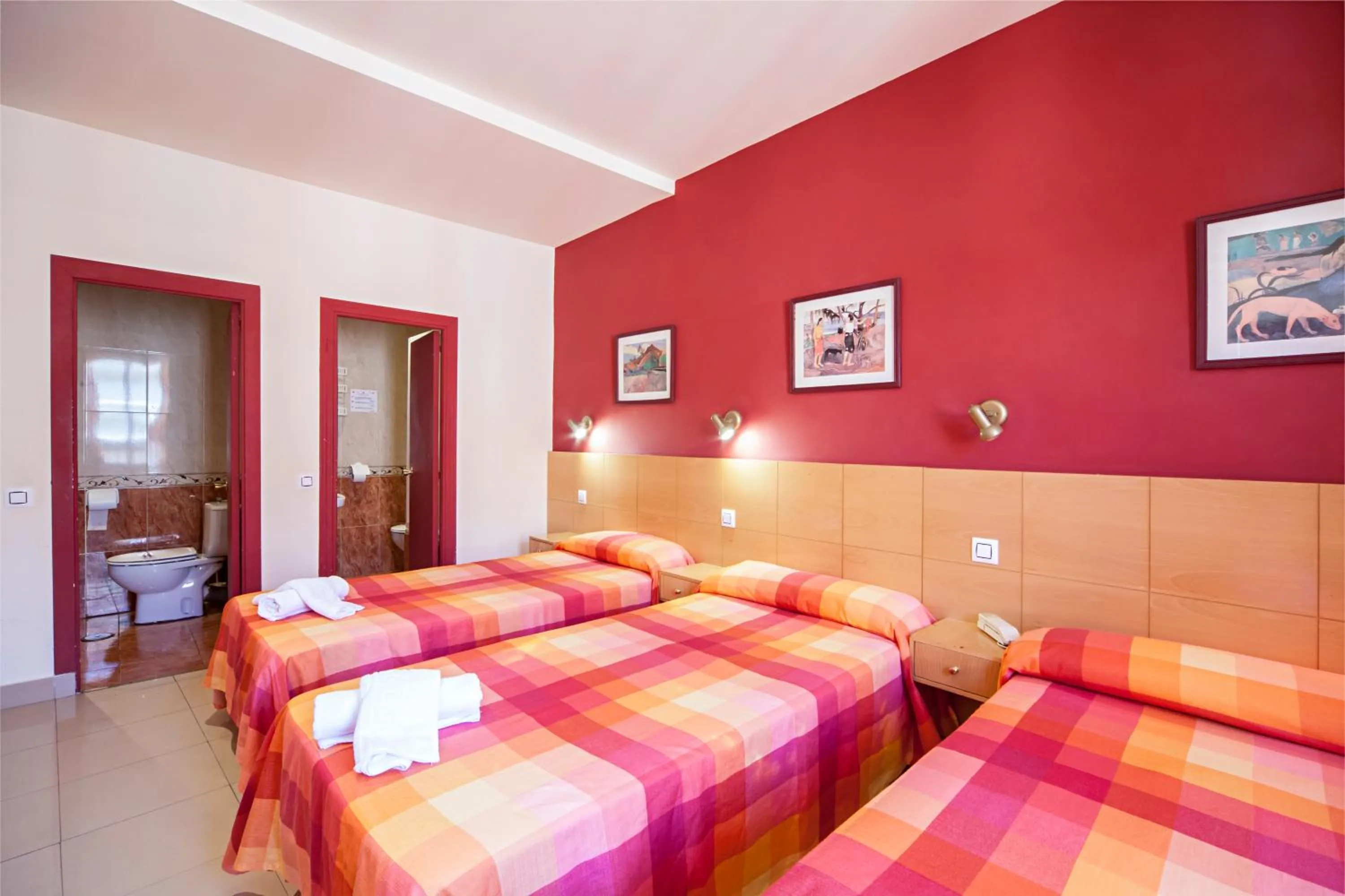 Triple Room in Hostal Inter Plaza Mayor AUTO CHECK IN
