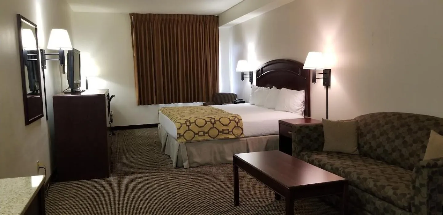 King Studio Suite - Non-SmokingÂ  in Baymont by Wyndham Harlan