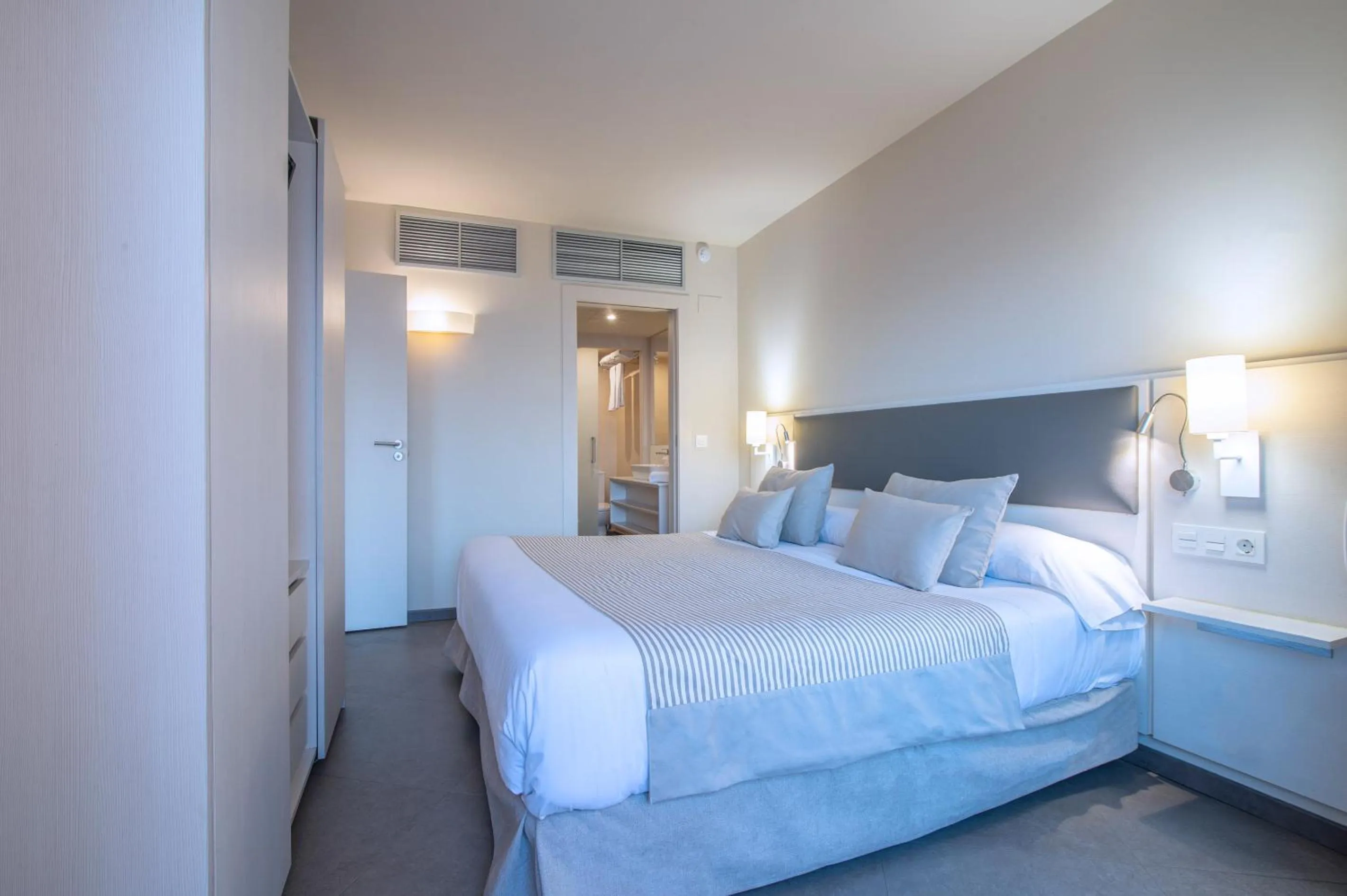 Junior Suite with Sea View in Hotel El Puerto by Pierre Vacances