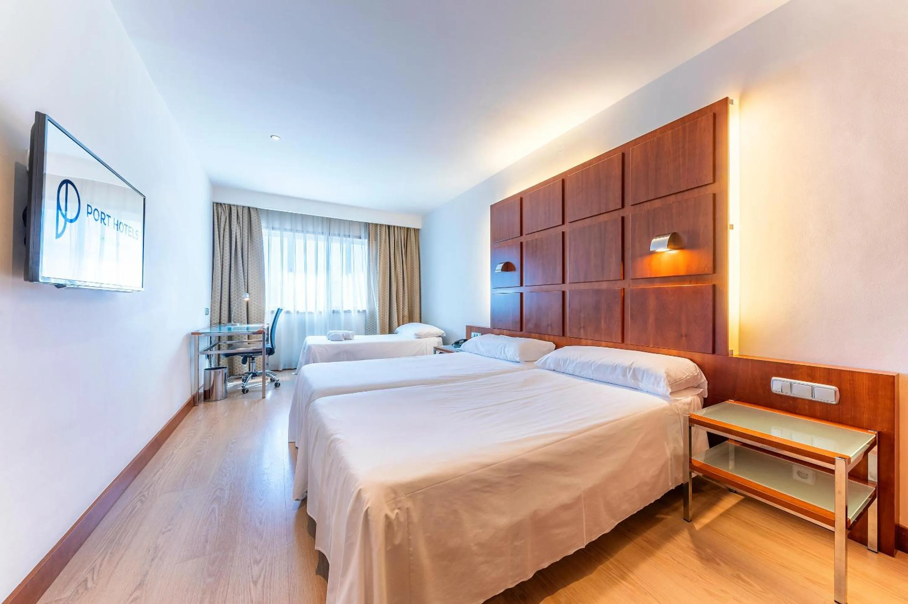 Triple Room with Airport Transfer in Port Azafata Valencia
