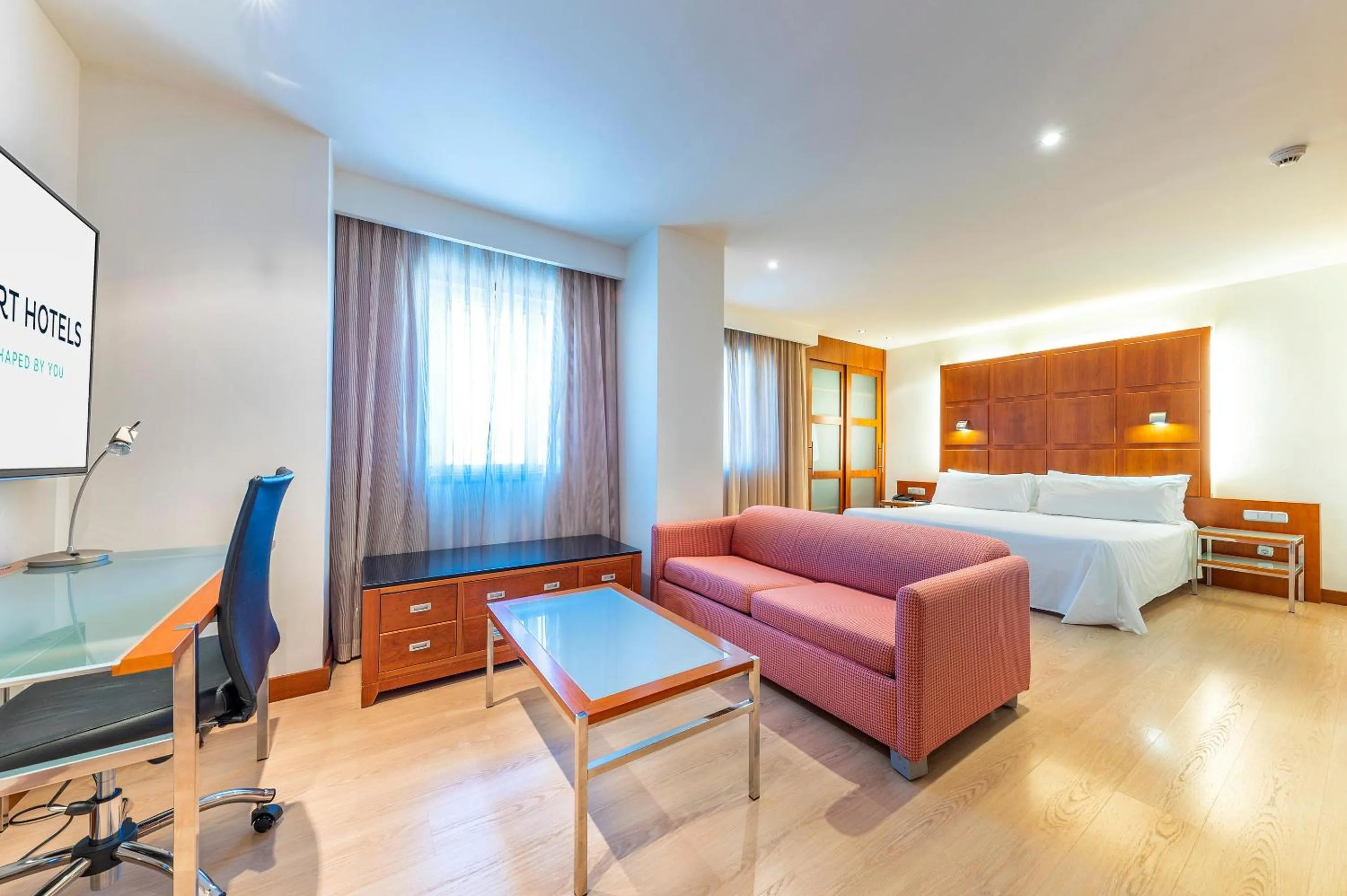 Junior Suite with Airport Transfer (1 Adult) in Port Azafata Valencia