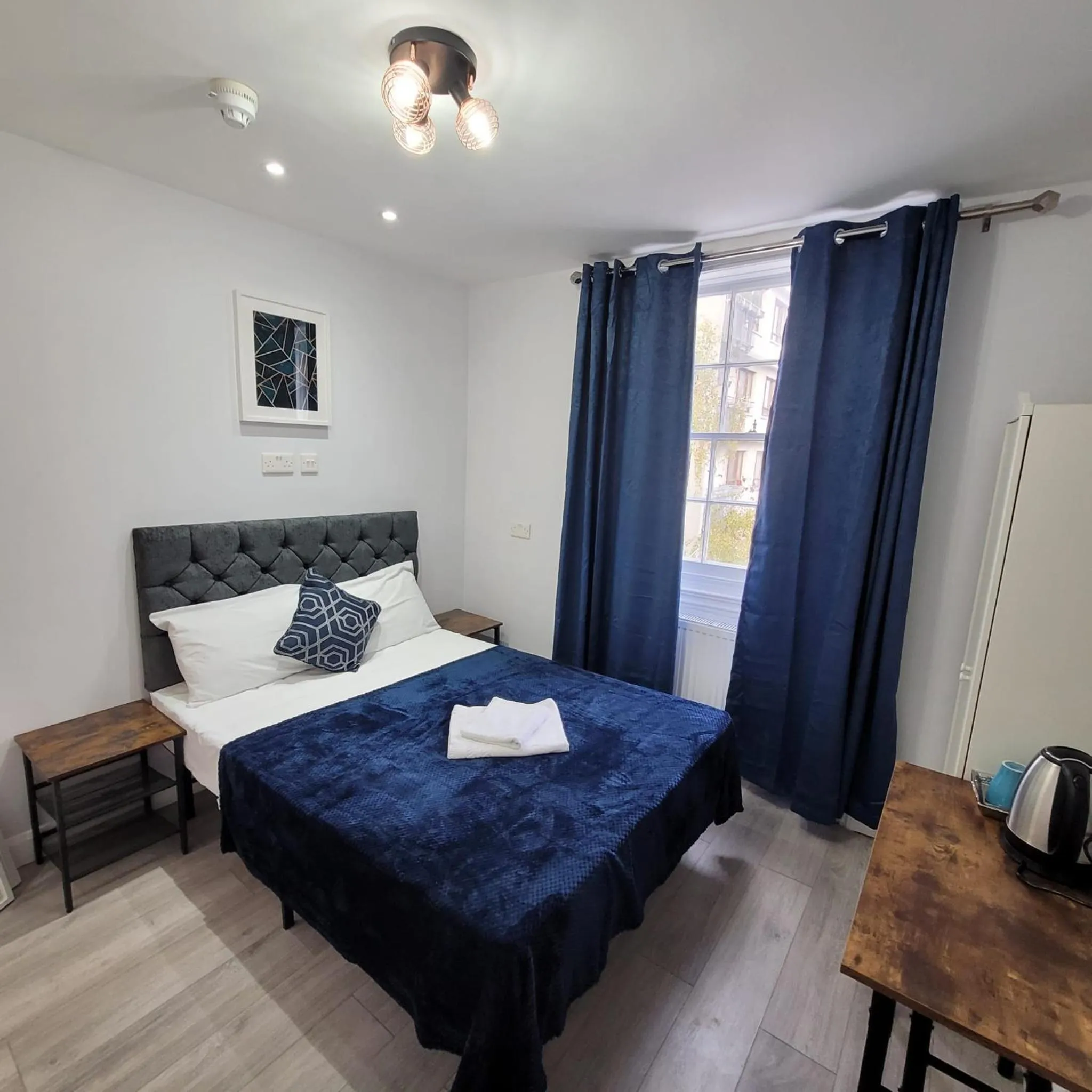 Small Double Room in Argyle Square Hotel