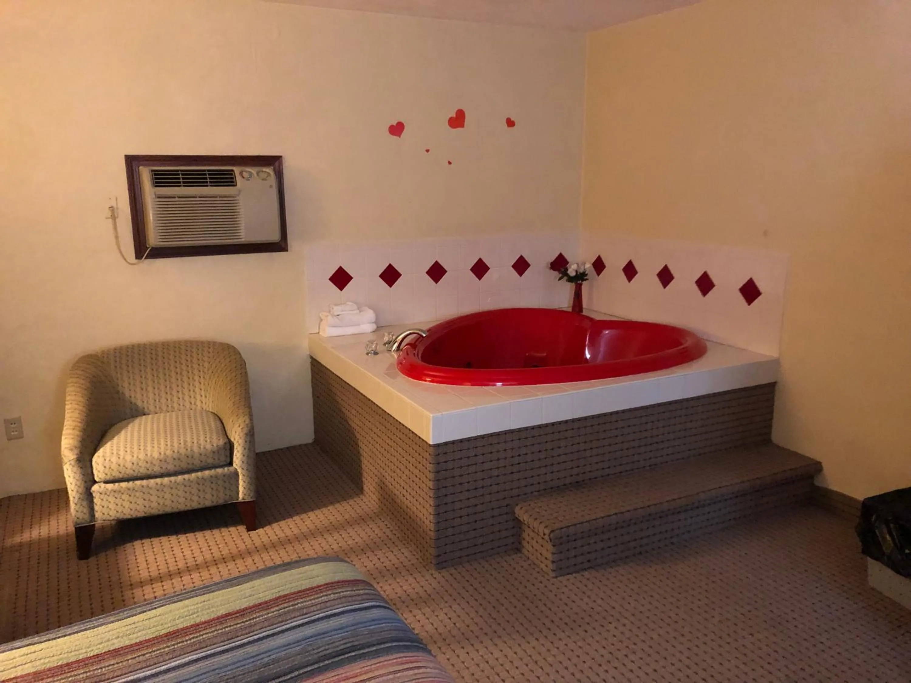 King Suite with Spa Bath in Motel Boutique by Wolf Inn