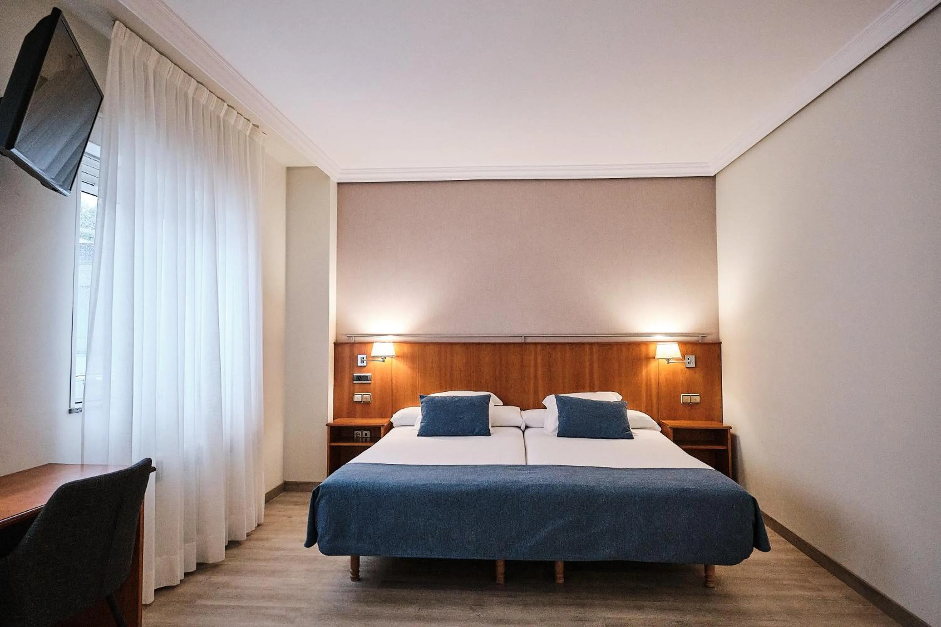 Triple Room (2 Adults + 1 Child) in Hotel Ciudad de Compostela