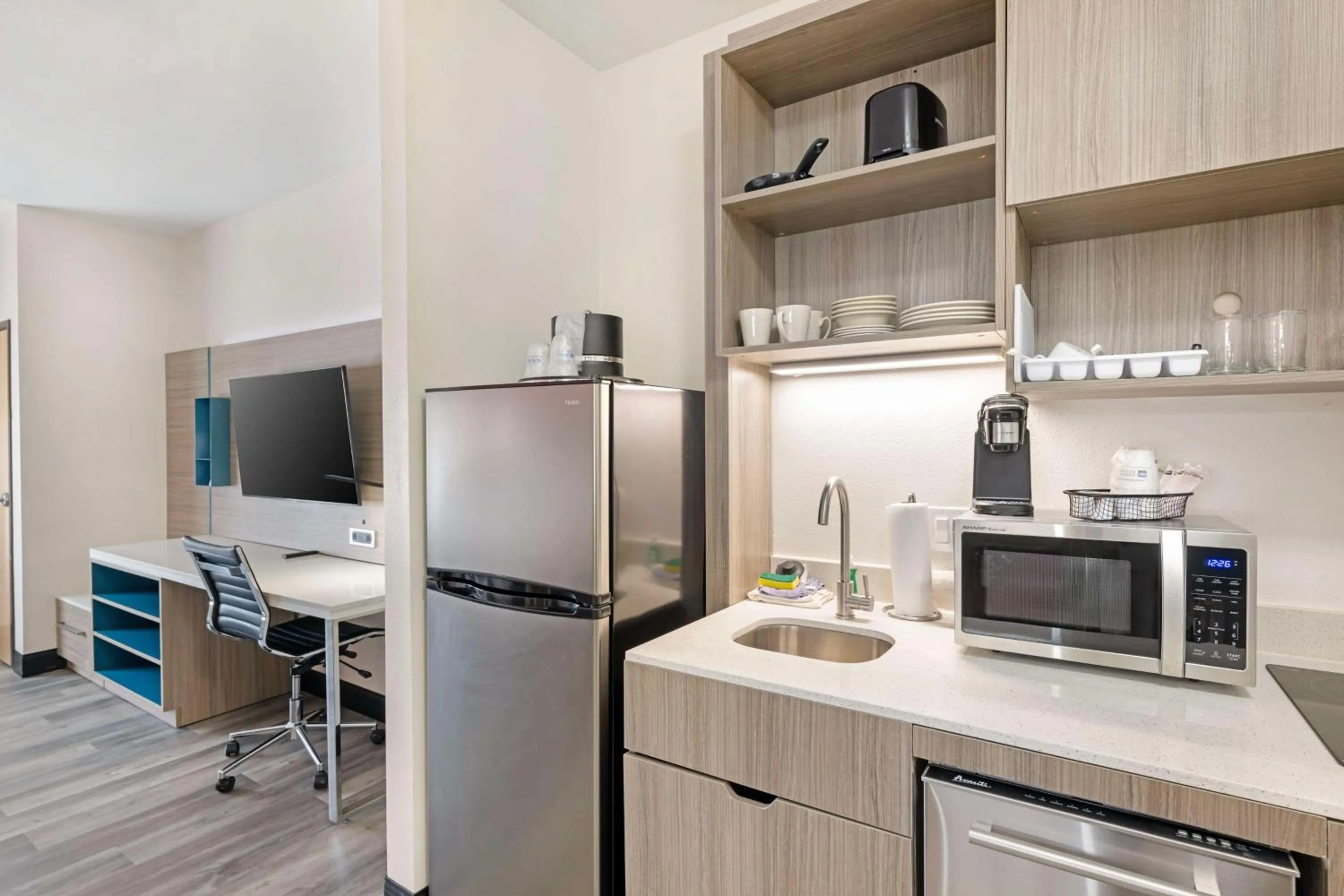 King Room with Kitchen in Best Western Plus Executive Residency Carlsbad Hotel