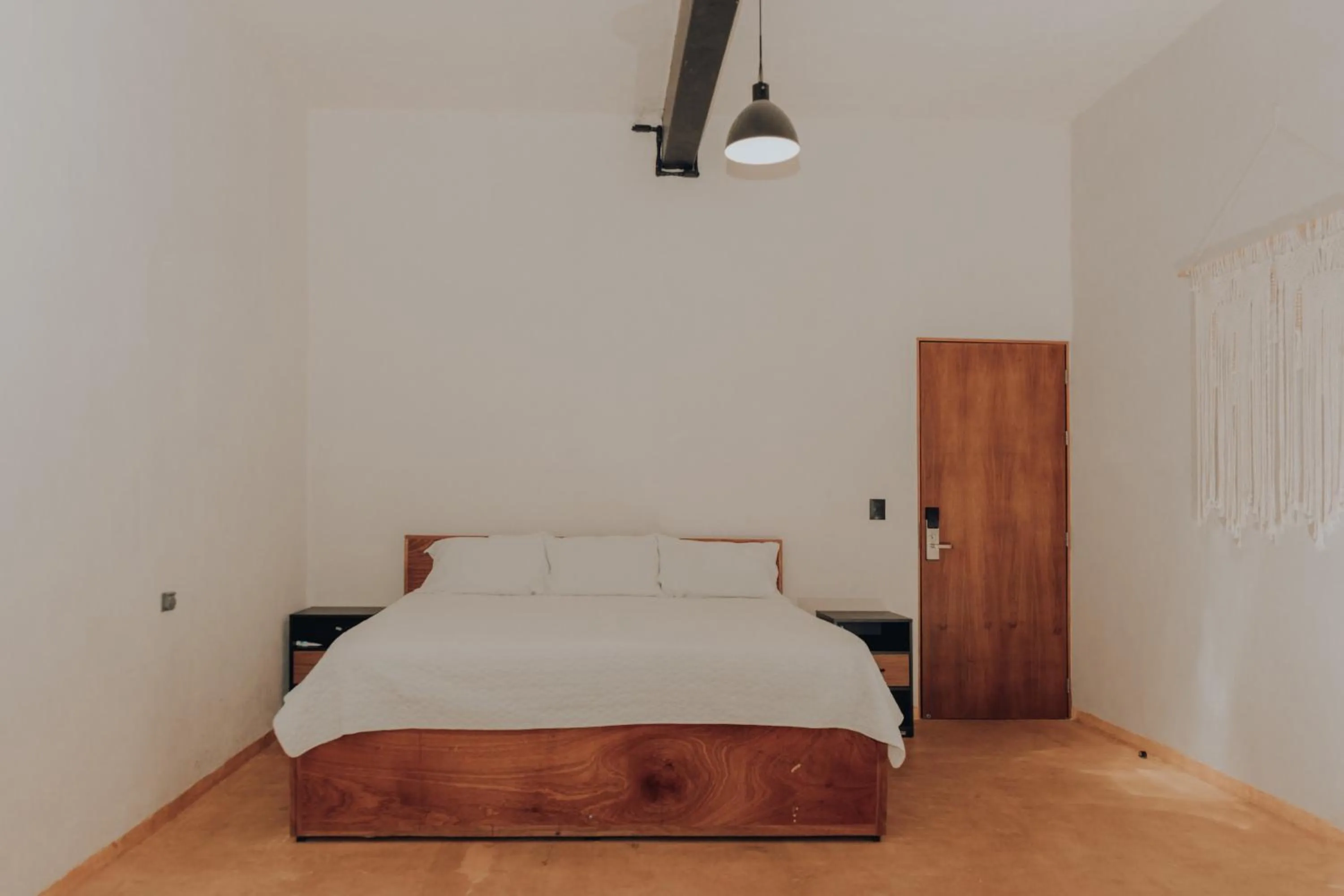 Deluxe King Suite in Caleta Hostel Rooftop & Pool