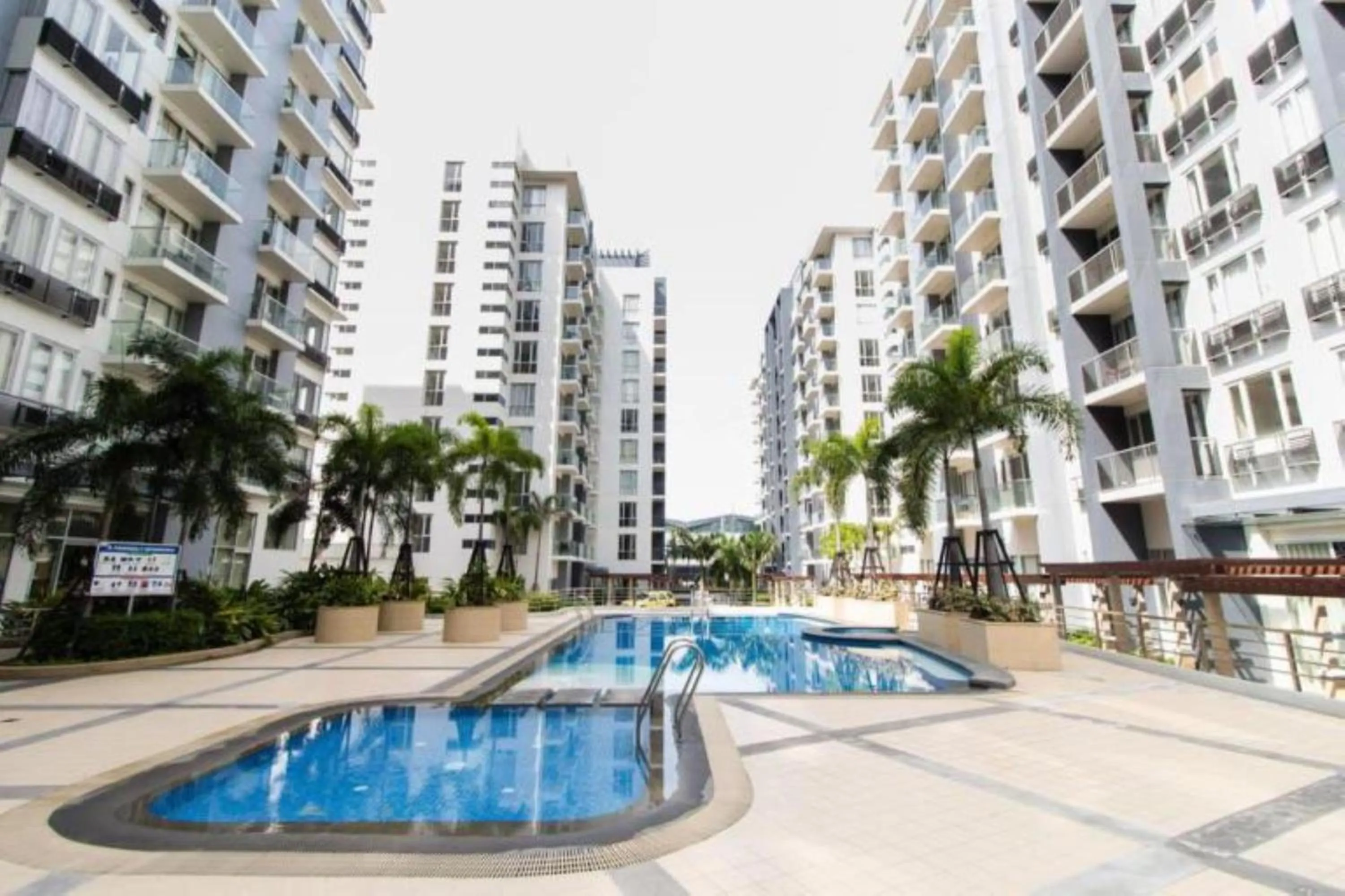 Del's Condotel across NAIA Terminal 3