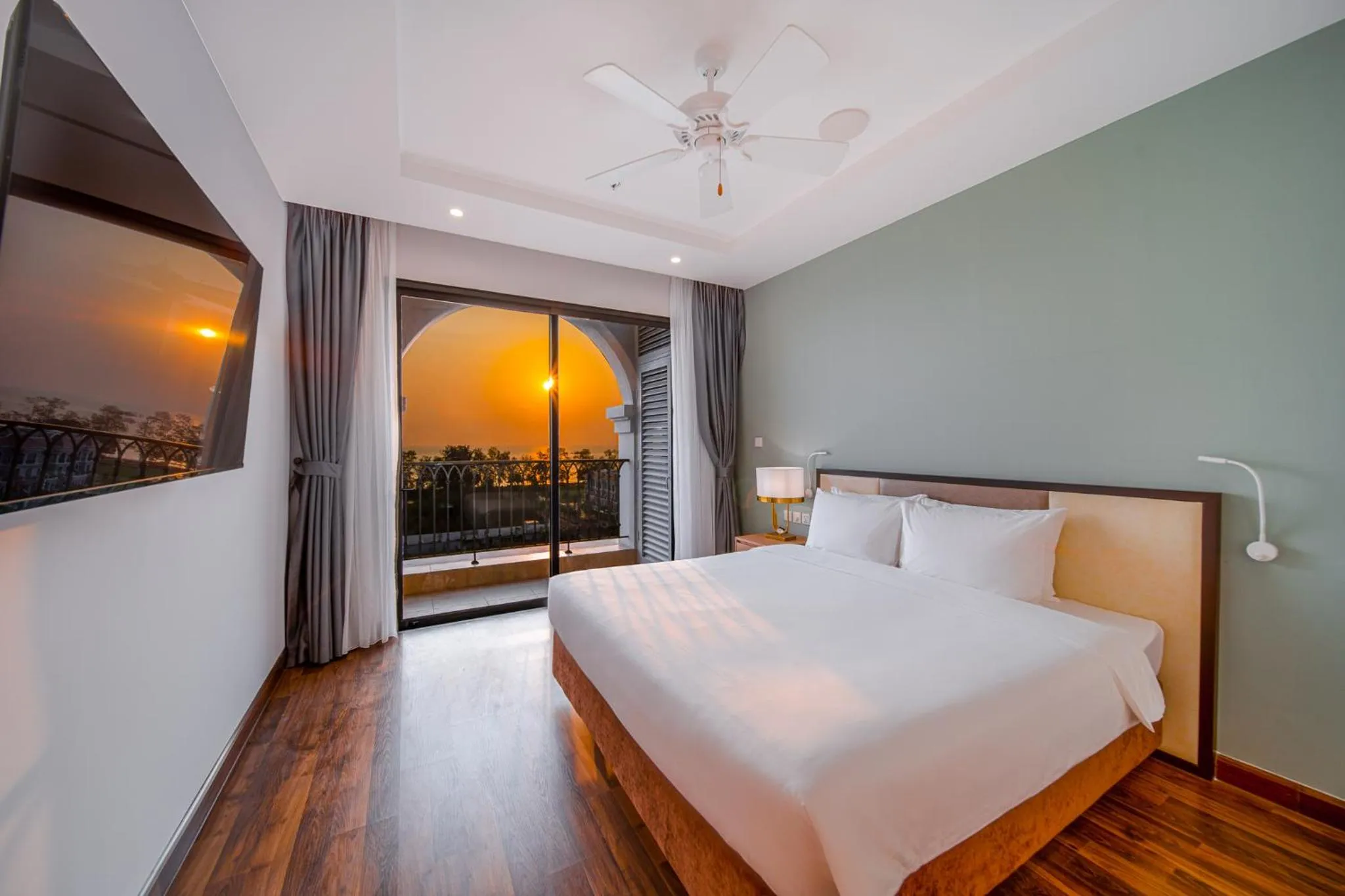 Superior King Room with Pool View in Wyndham Garden Grandworld Phu Quoc