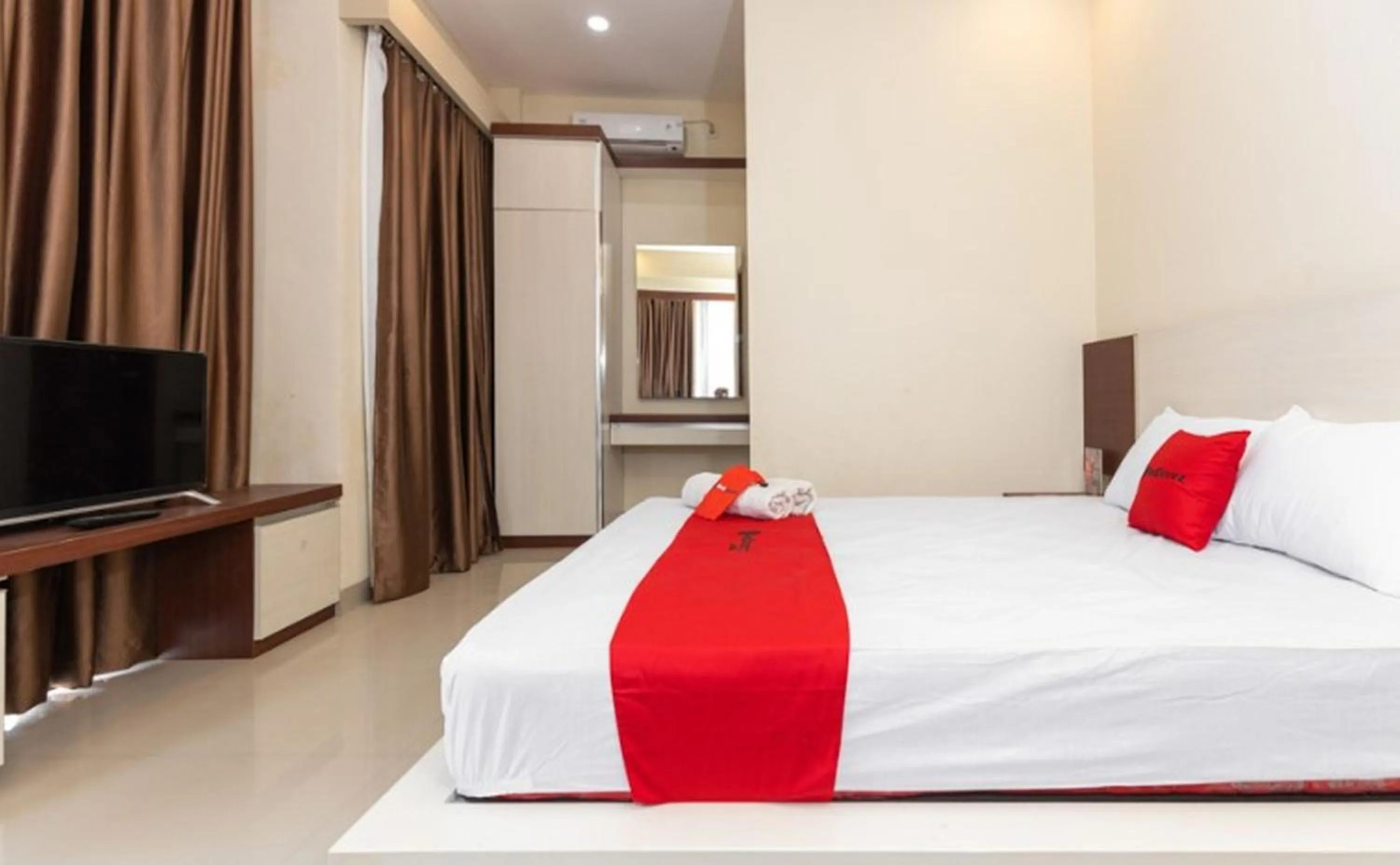 Standard Double Room in RedDoorz Syariah @ Batua Raya