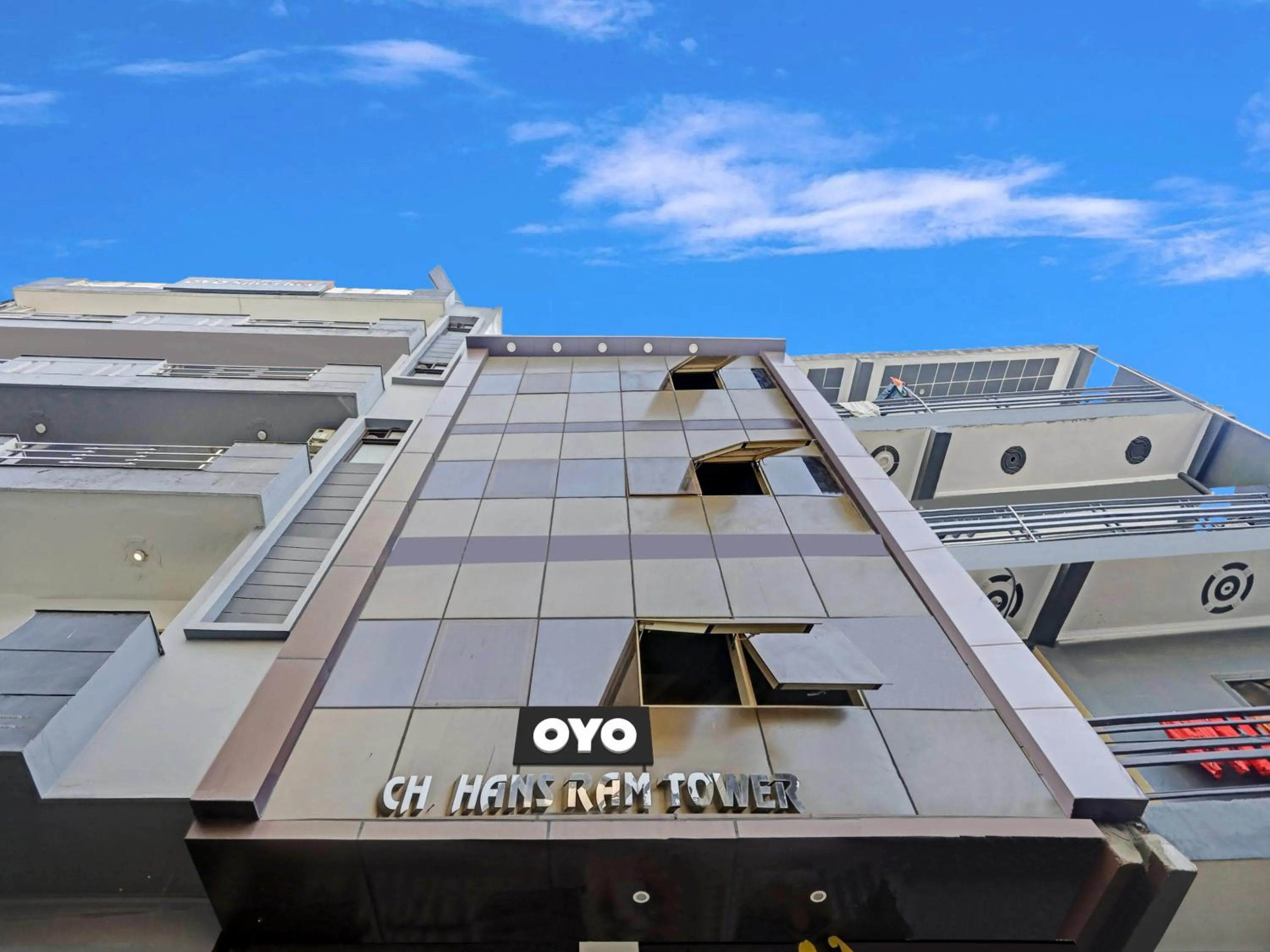 SPOT ON Mt White House