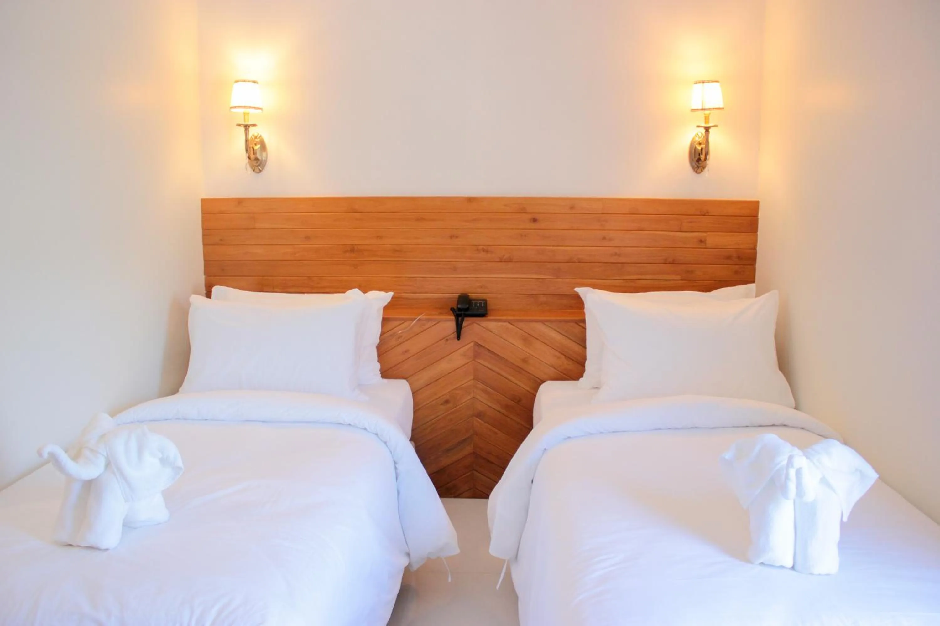 Superior Twin Room in The Peace River Kwai