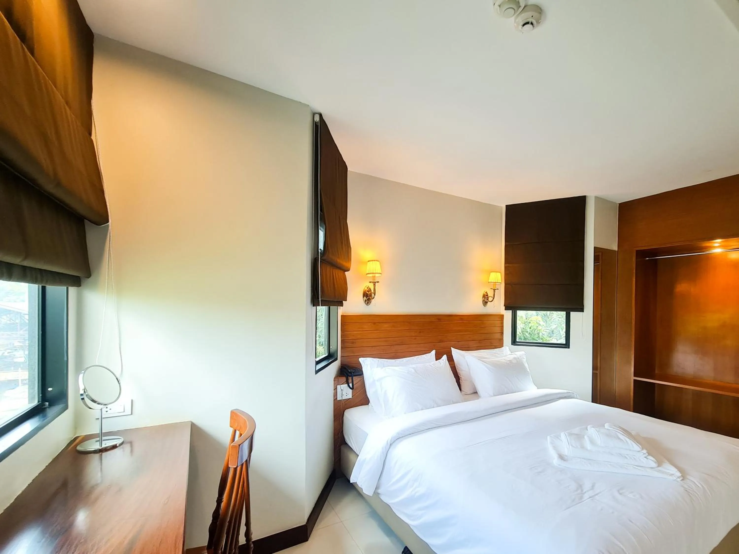 Superior Double Room in The Peace River Kwai