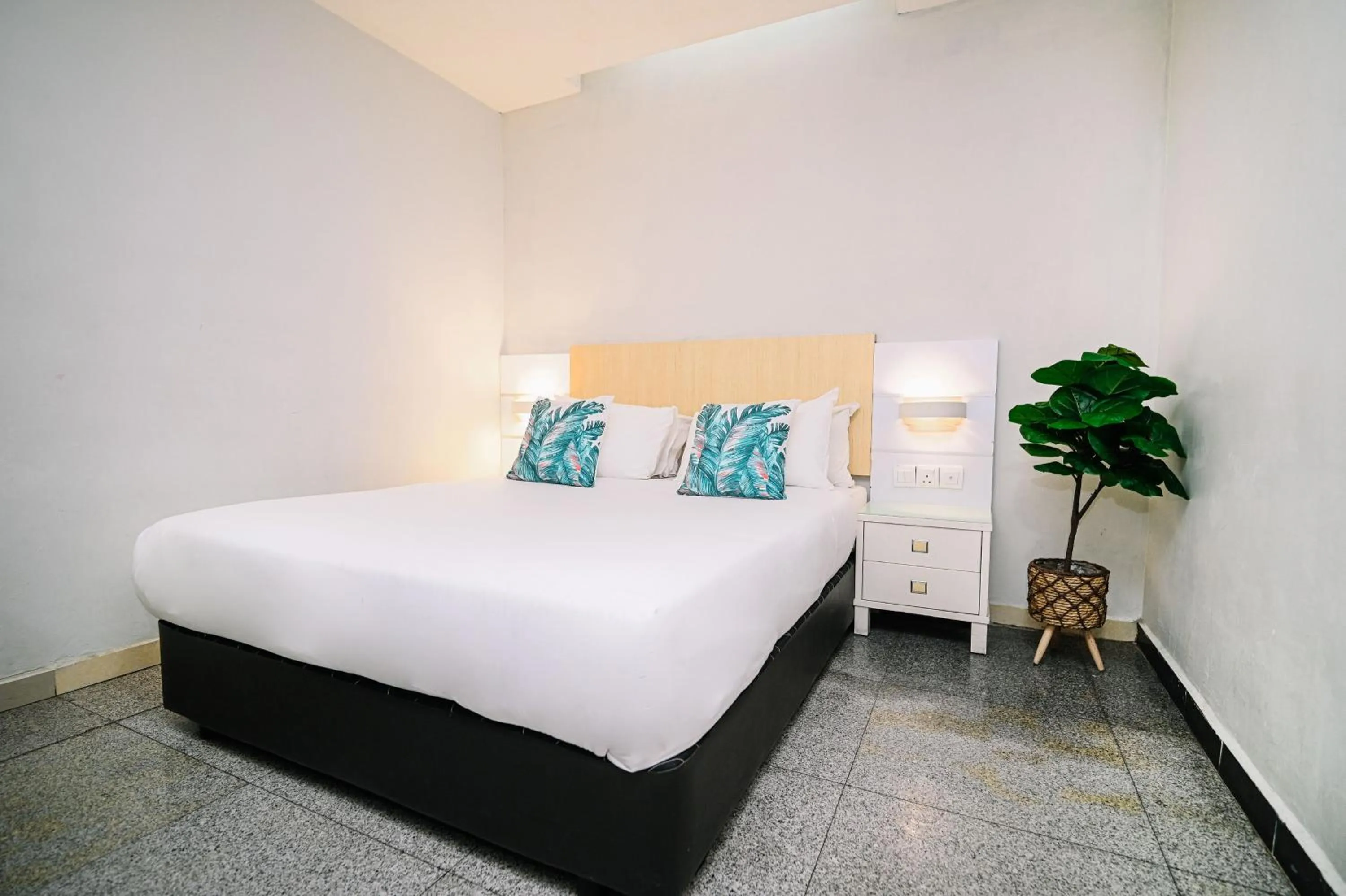 Standard Queen Room in Swing & Pillows - Subang SS15