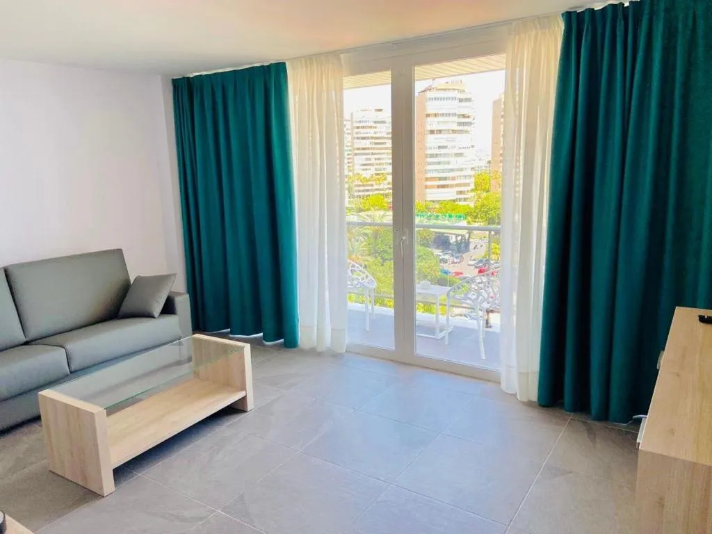 Deluxe Suite with Sea View in Hotel Isabel