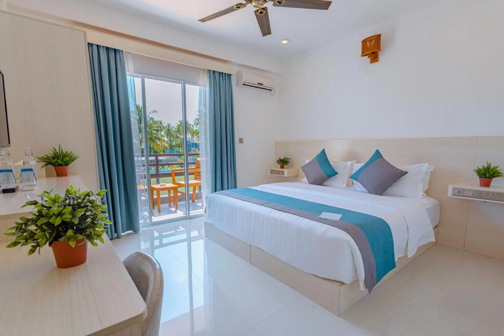 Deluxe Double Room with Balcony - single occupancy in Dhiguveli Breeze