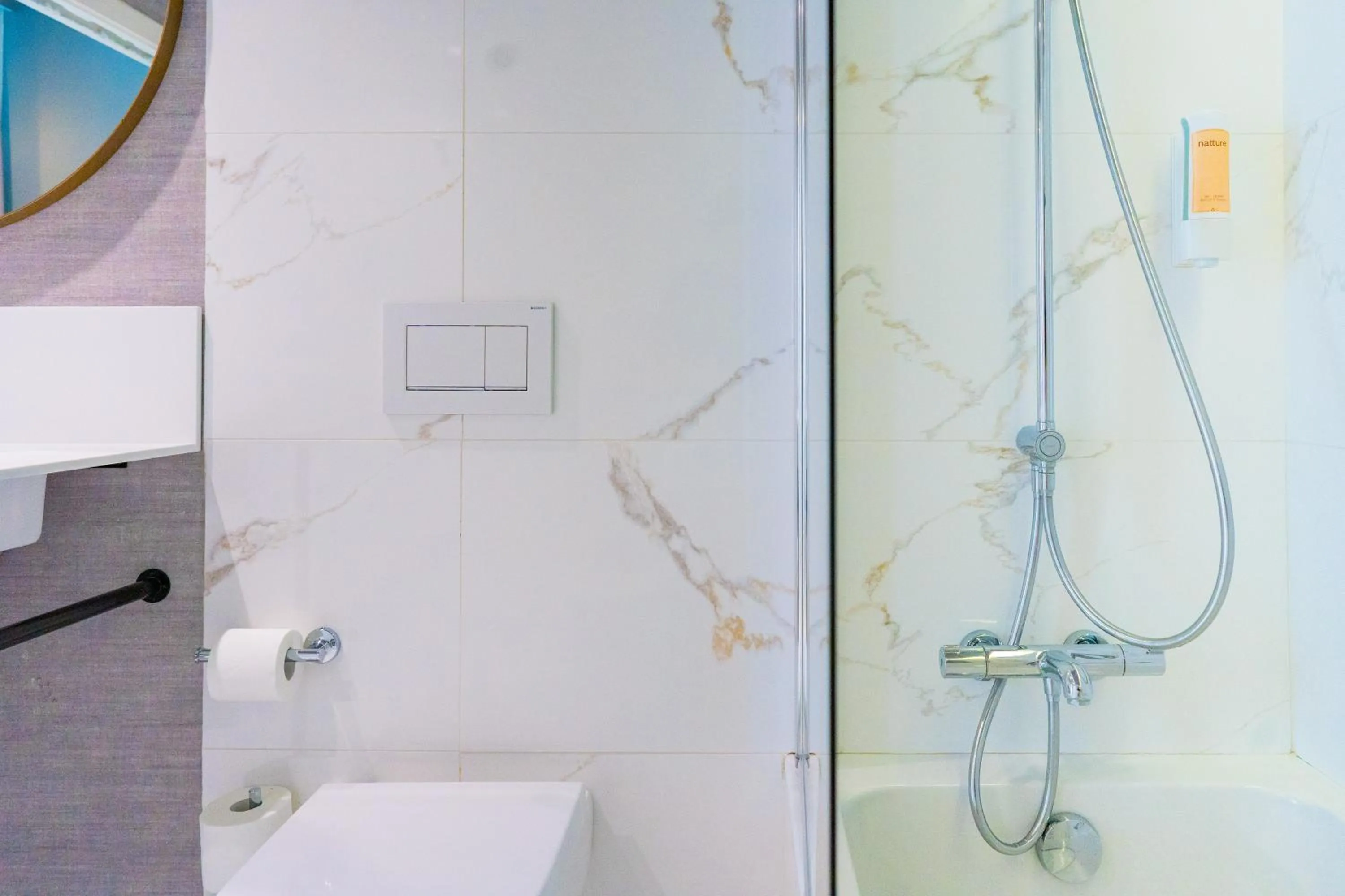 Deluxe Double Room with Balcony and Sea View in Hotel Riazor