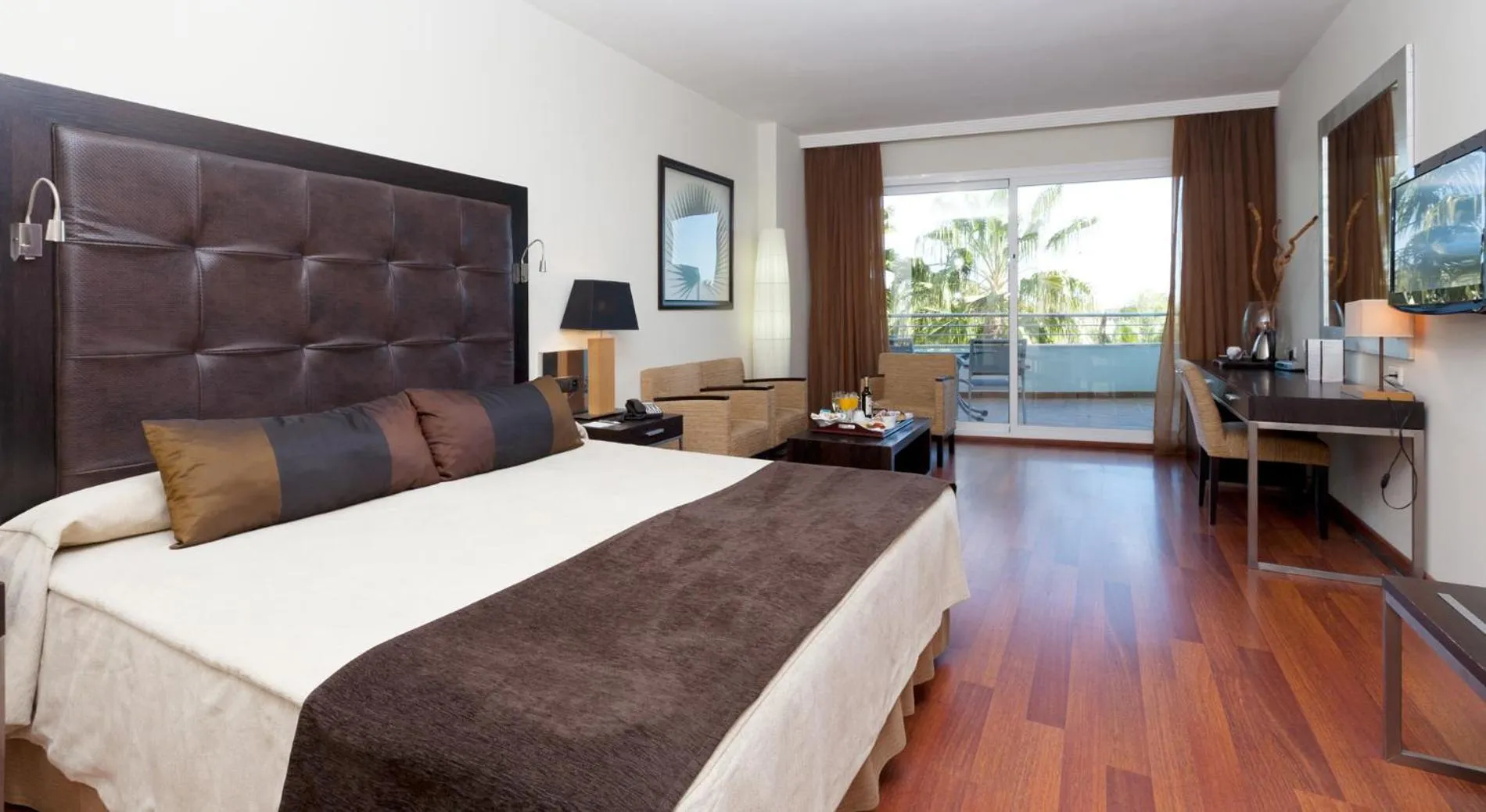 Deluxe Single Room with Terrace in Senator Banus