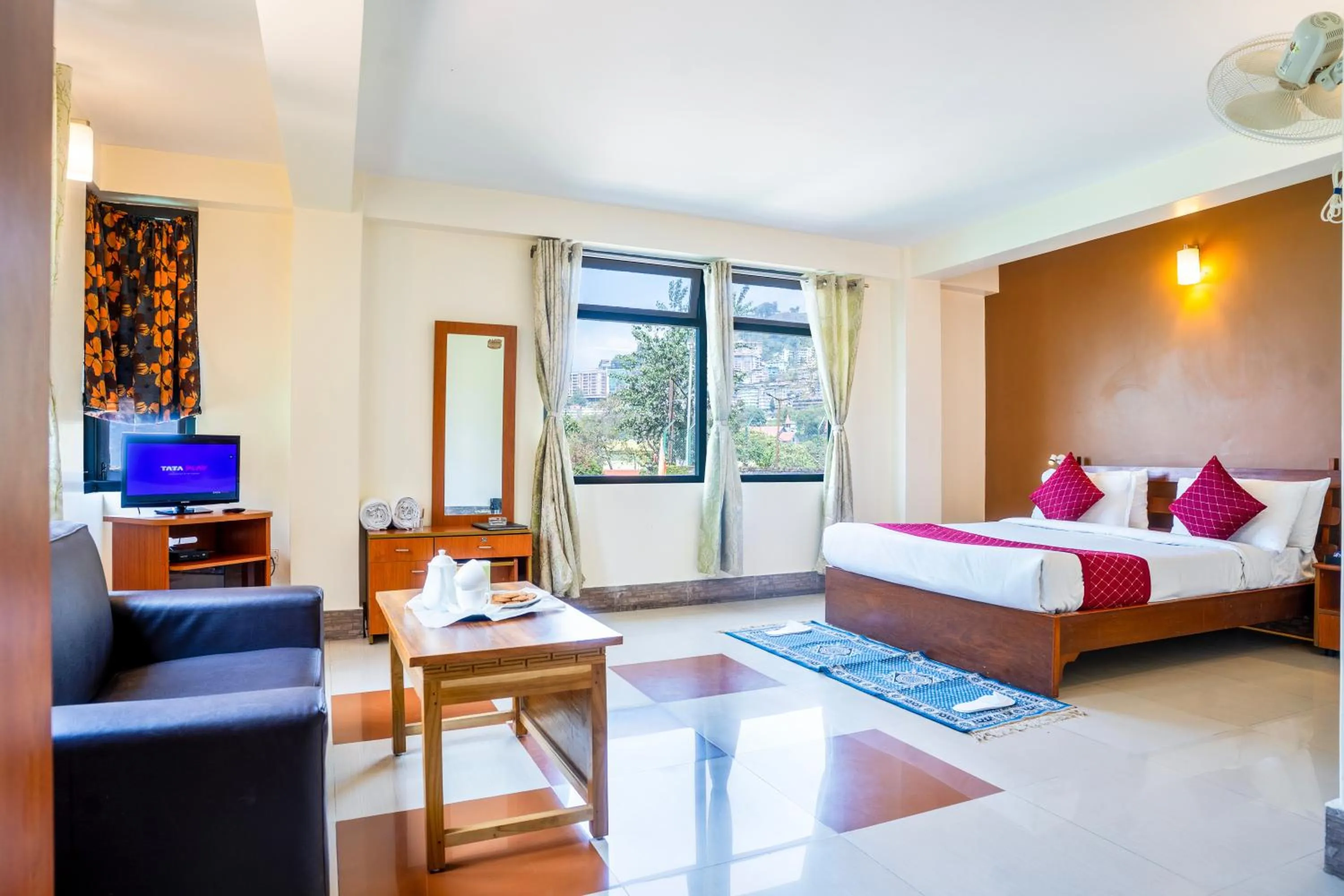 King Room with Mountain View in Sparrow Juniper Tree 2 min walk To Mg Marg