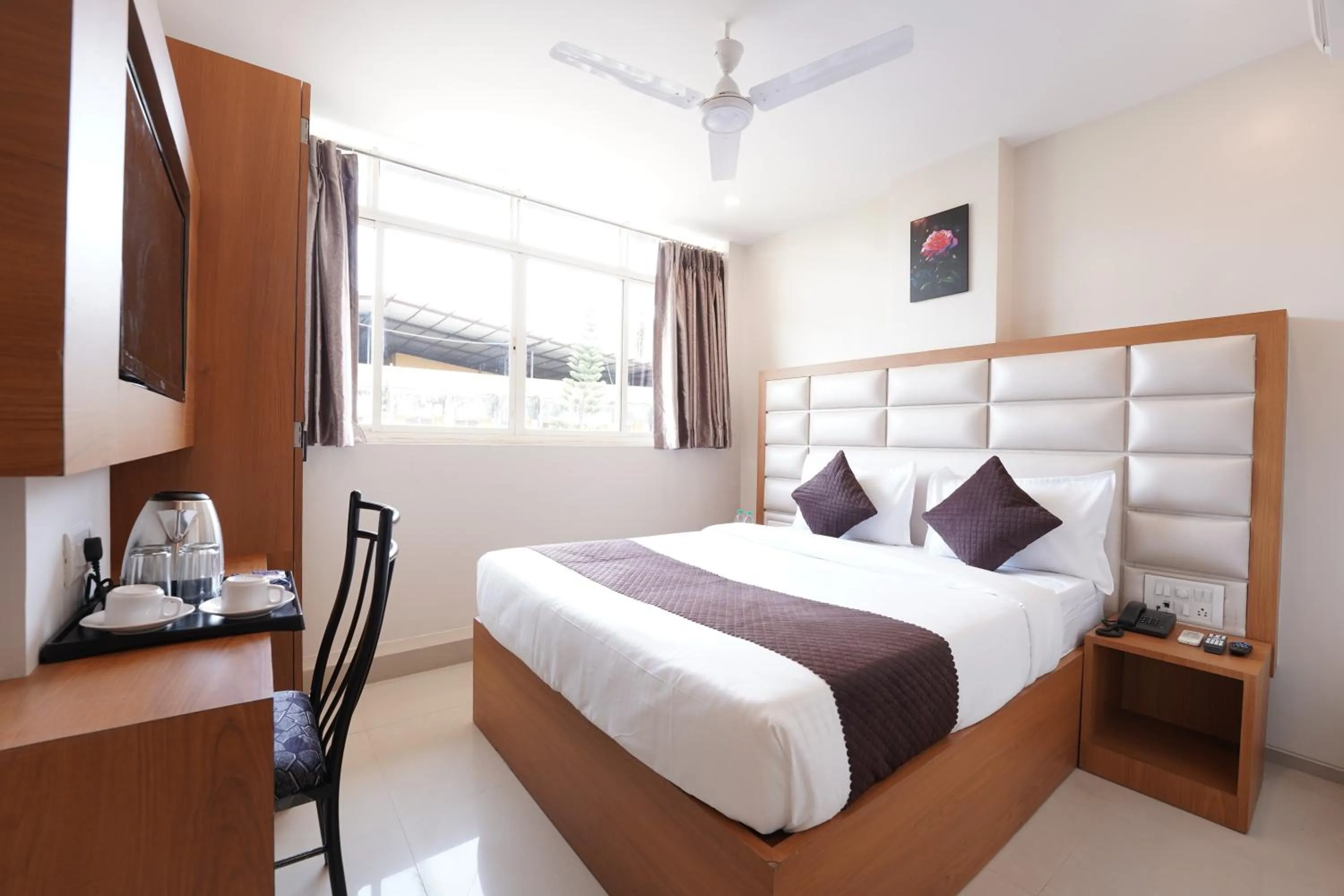 Deluxe Queen Room - single occupancy in Metropolis Business Hotel