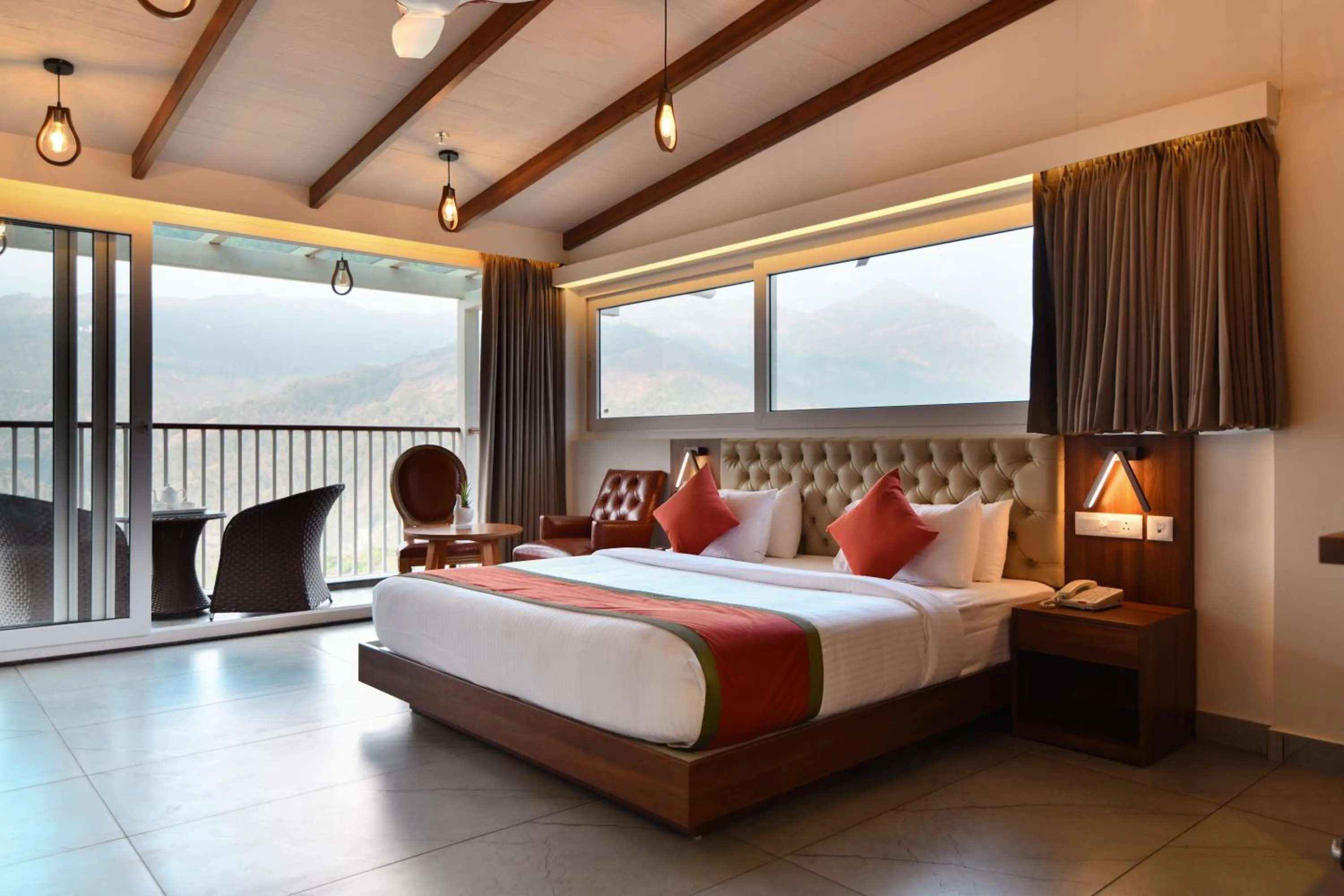 Deluxe King Room in British County Resorts