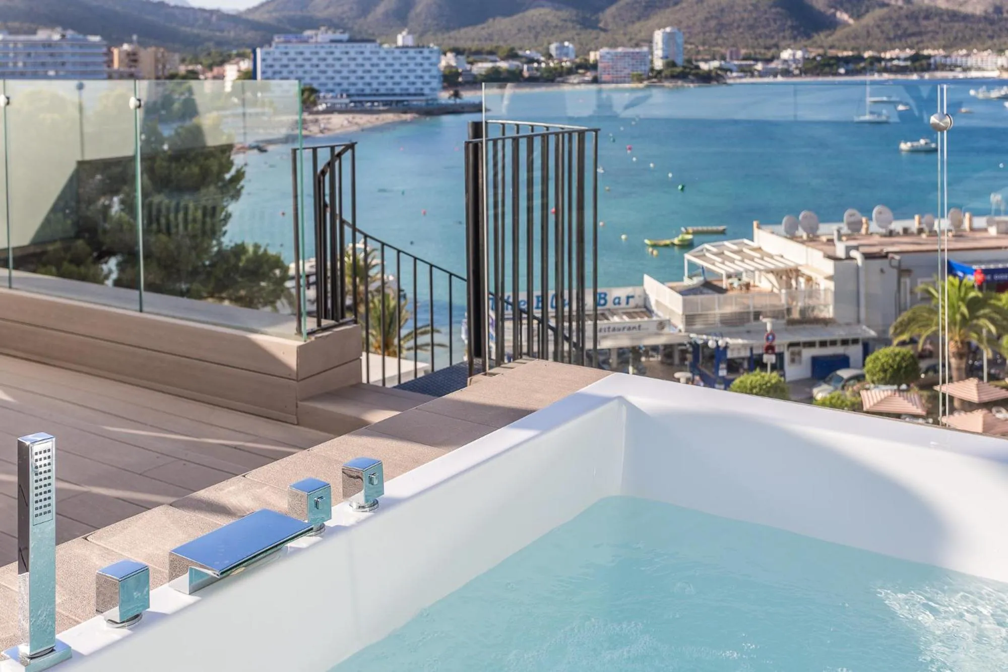 Superior Double Room with Sea View and Private Terrace with Hot Tub in FERGUS Style Tobago - Adults Only