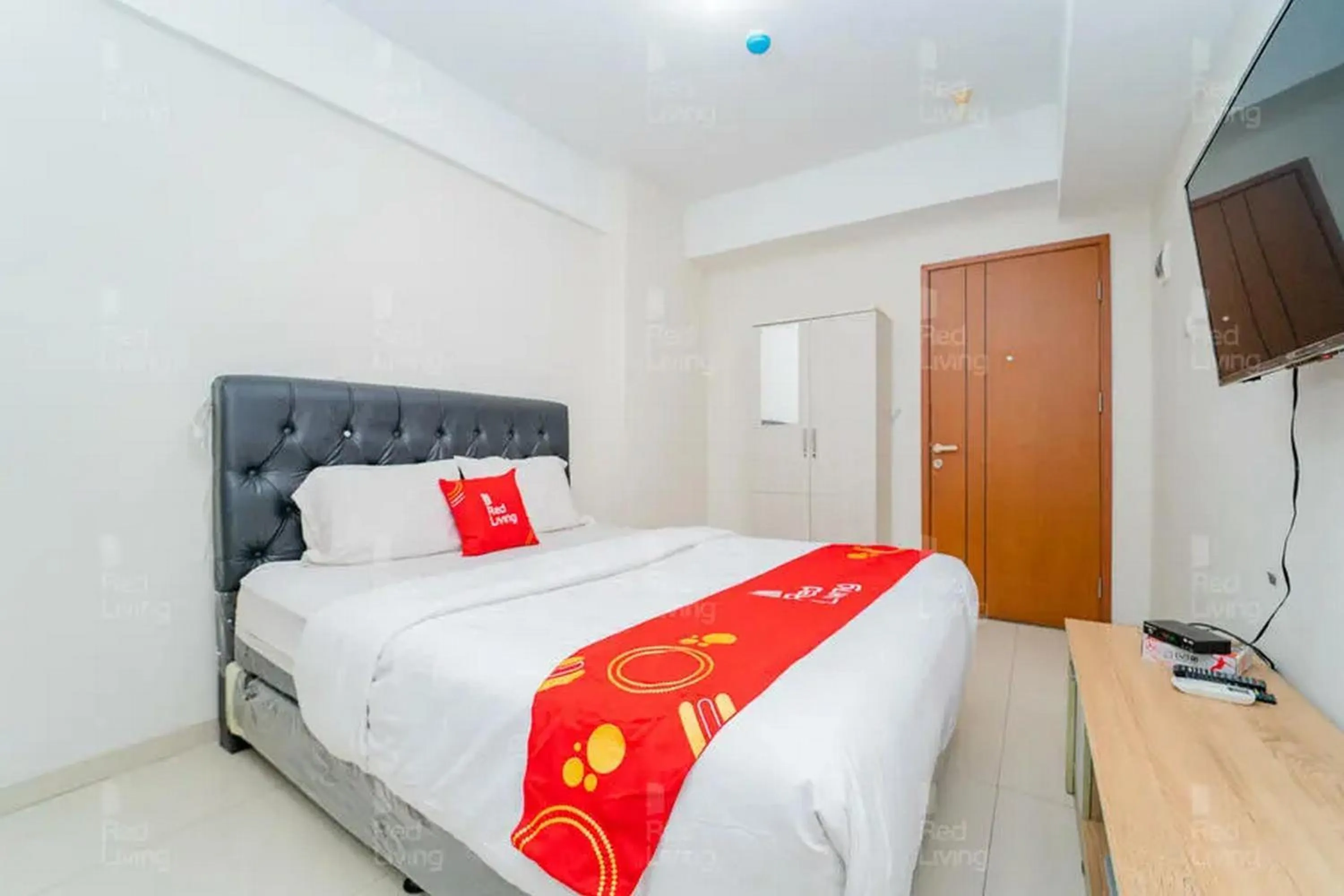 Studio in RedLiving Apartemen Green Lake View Cimanggis - WIN Property