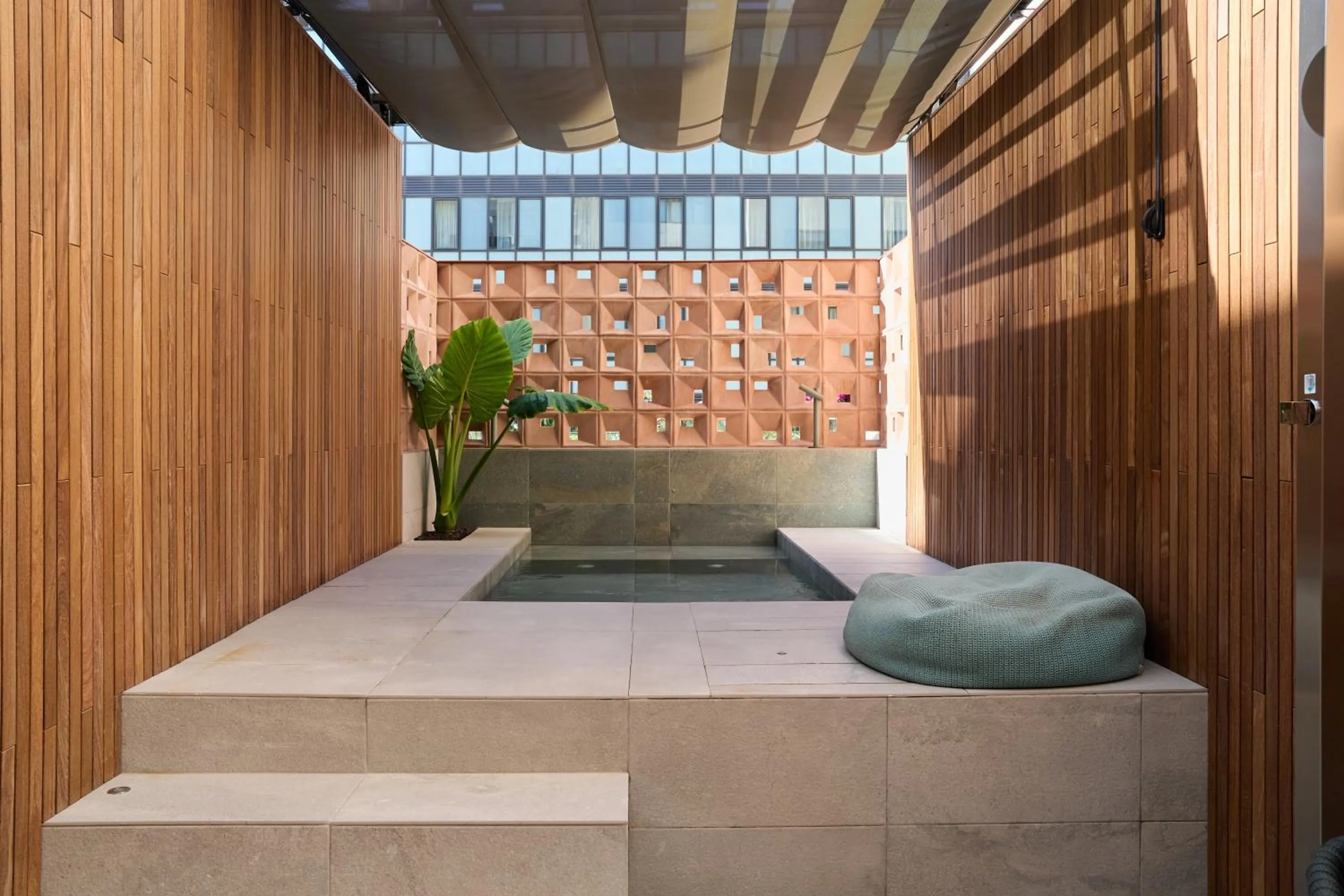 Superior Double Room with Terrace and Private Pool in Catalonia Ramblas 4* Sup