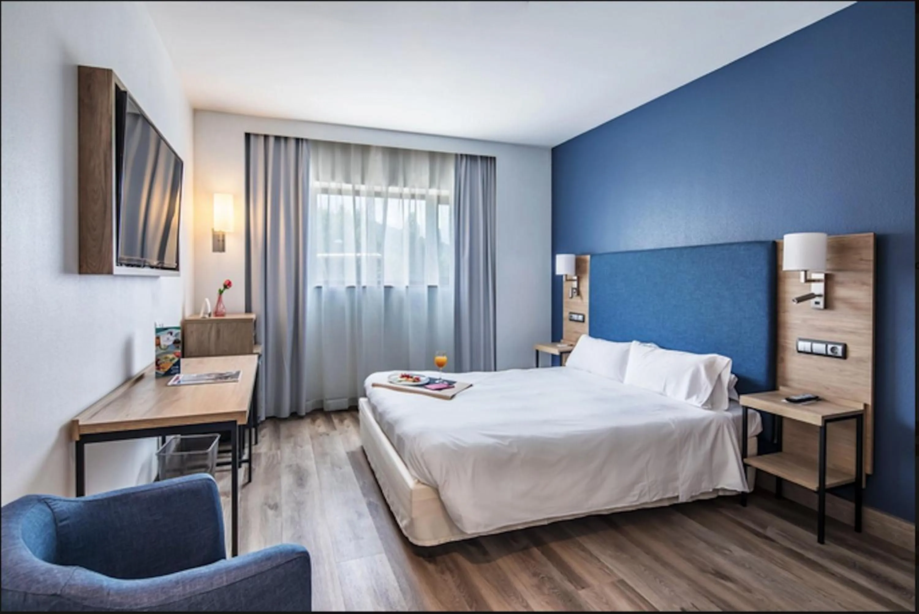 Queen Adapted Room in Hotel Puerta de Bilbao