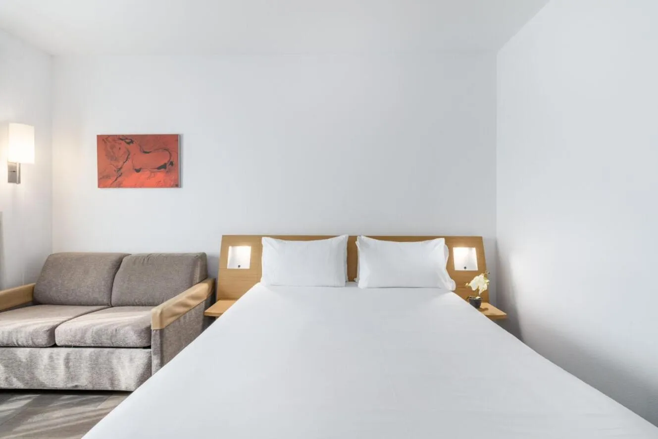 Two Connecting Double Rooms in Exe Madrid Norte