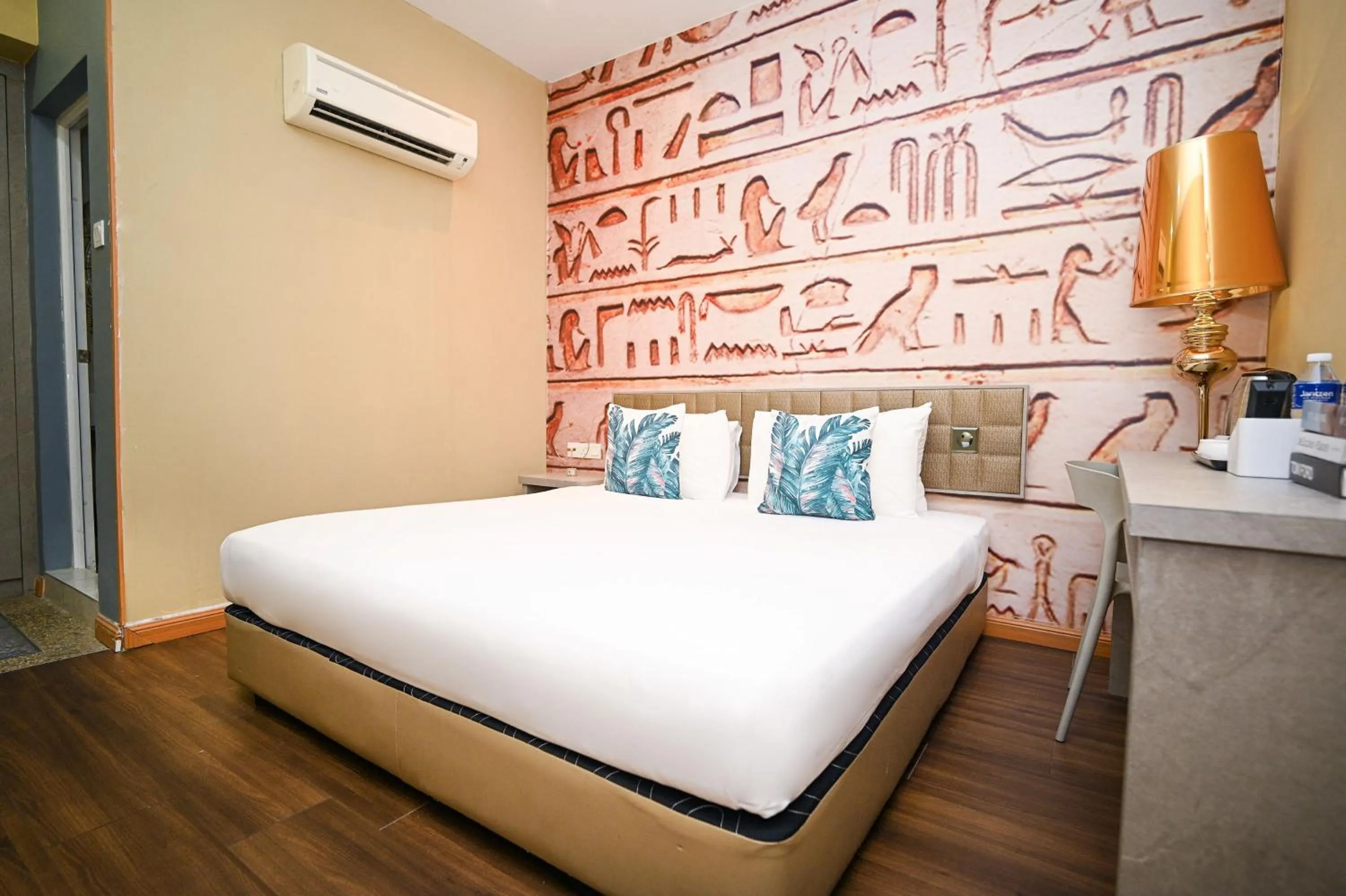 Standard King Room in Swing & Pillows - USJ Taipan