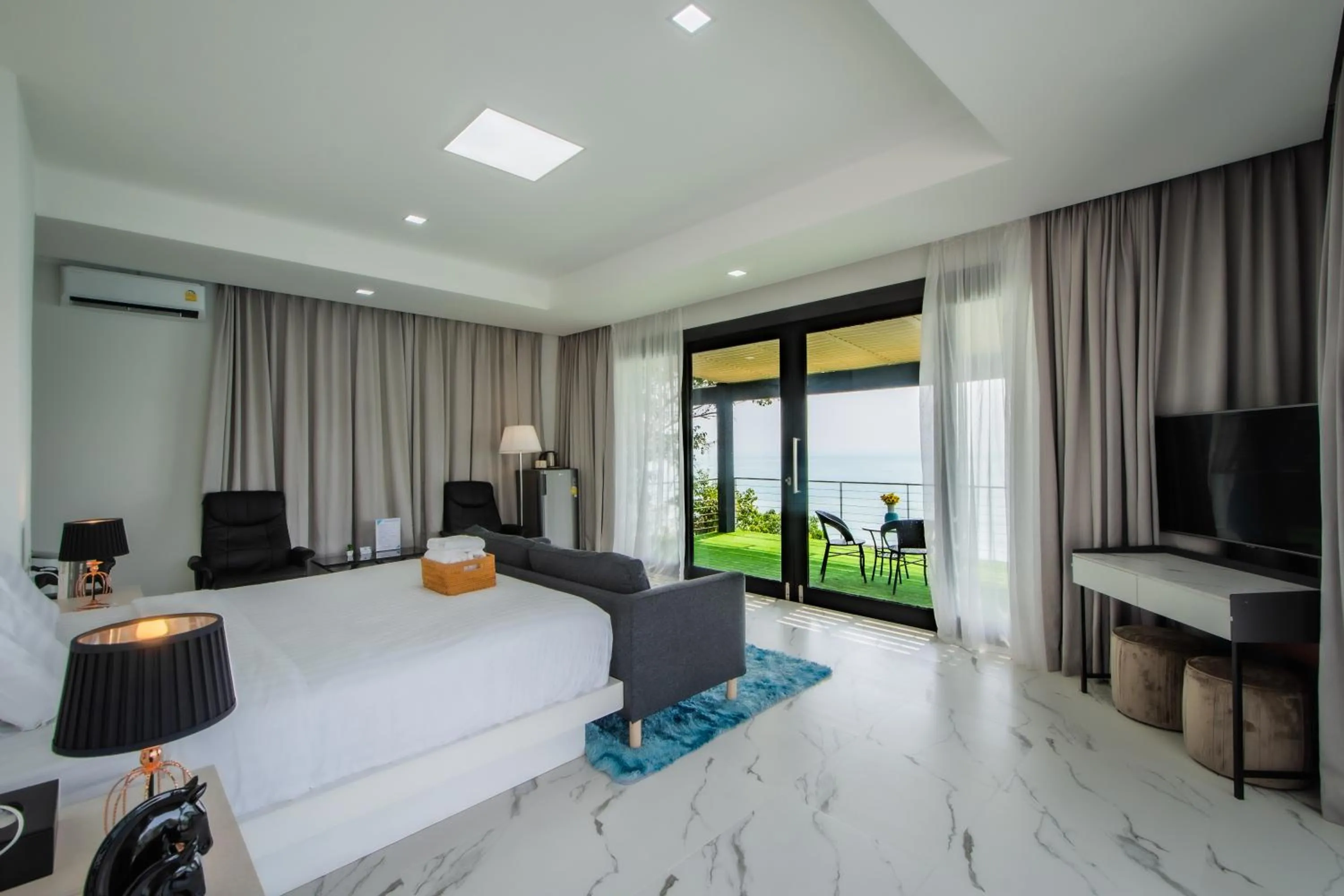 King Suite with Ocean View in Bluemango Pool Villa & Resort Koh Samui