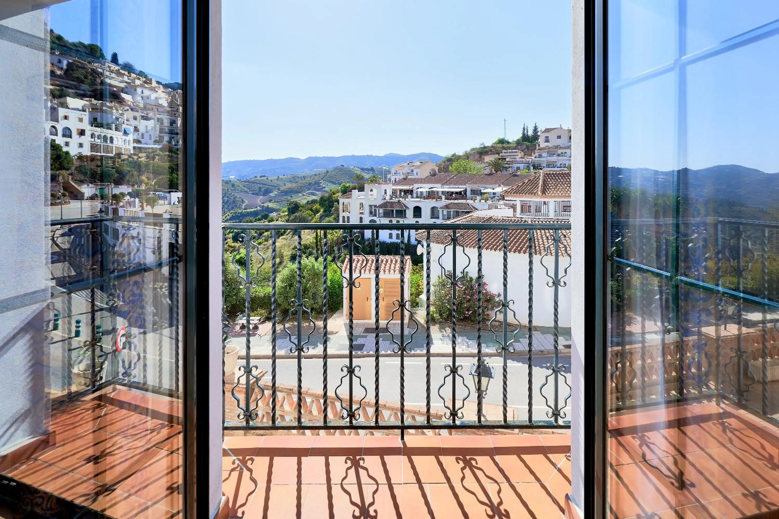 Classic Room with Balcony in Hotel Villa Frigiliana