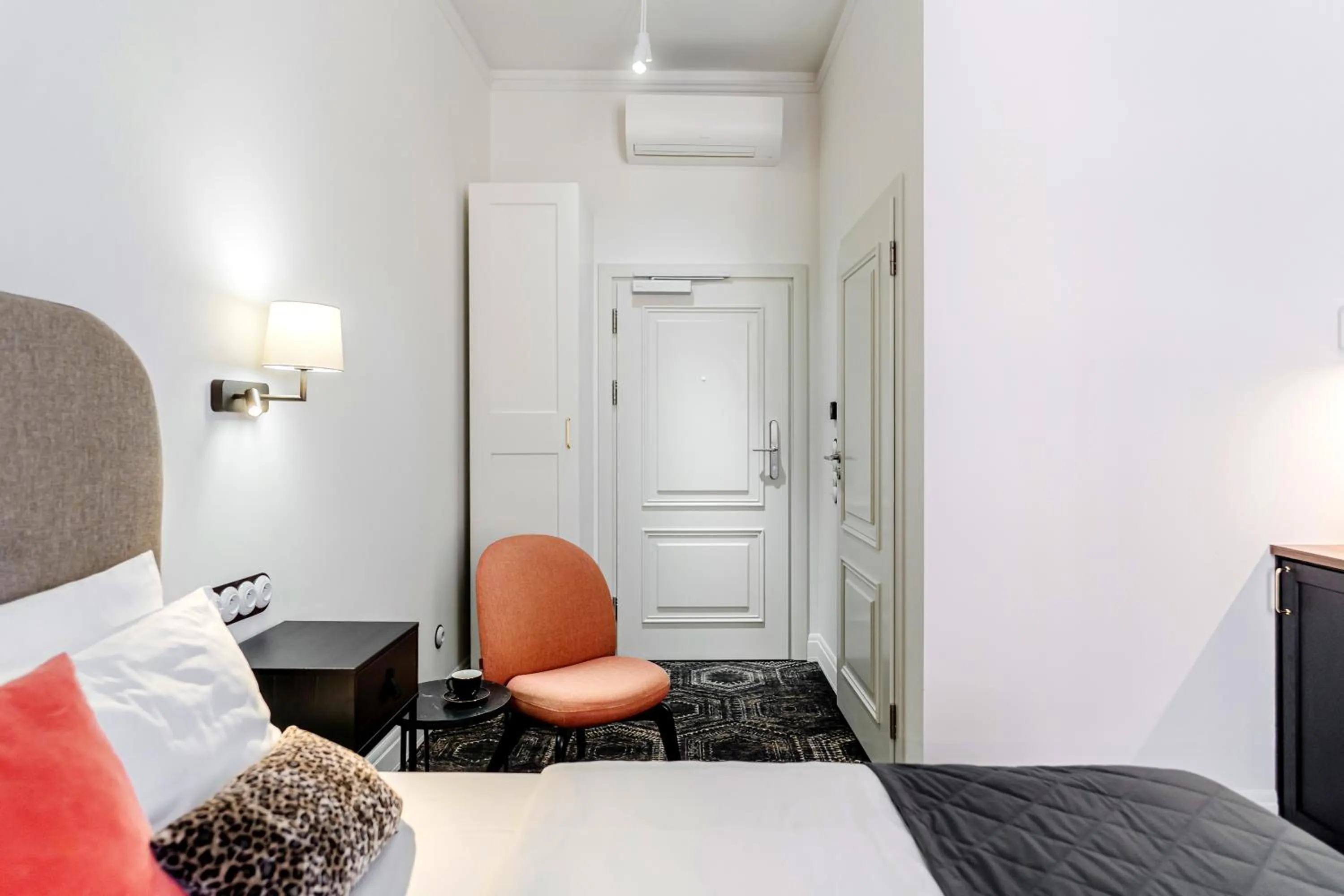 Standard King Room in N33 Premium Apartments Old Town Kraków - Destigo Hotels