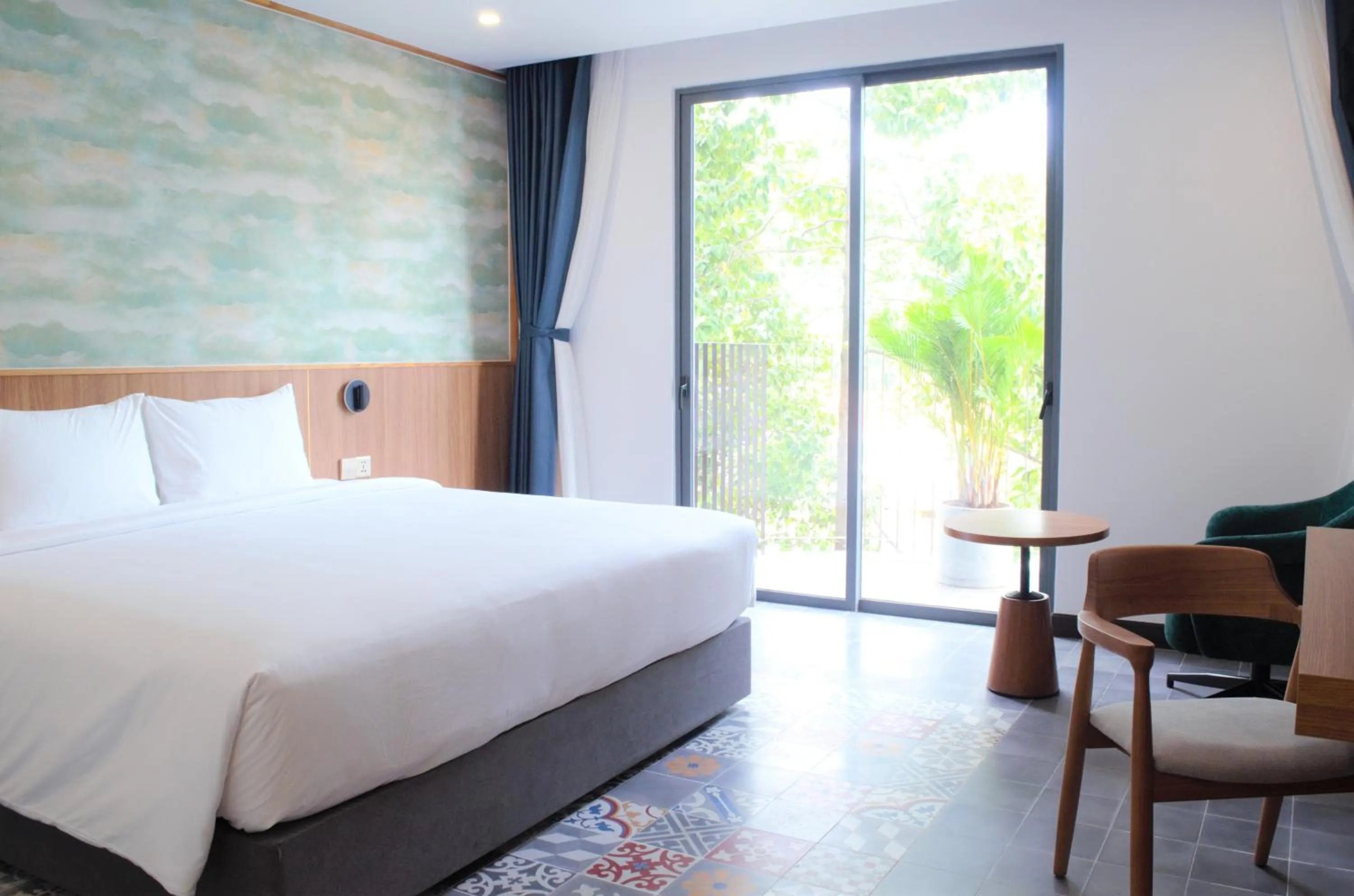Deluxe Double Room with Balcony in Petro House Vung Tau - Block A