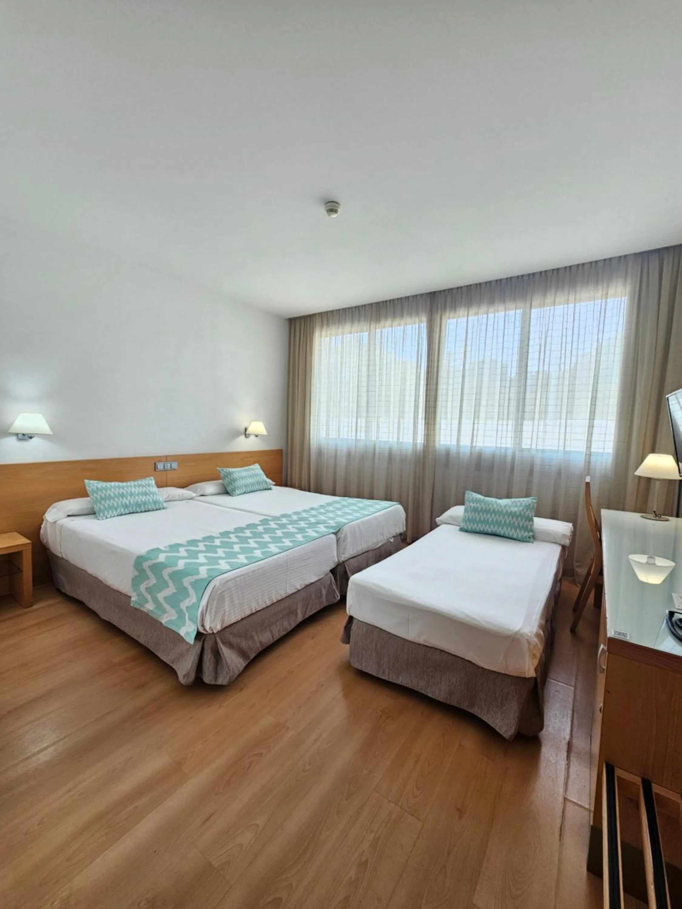Twin Room with Extra Bed in Daniya Alicante