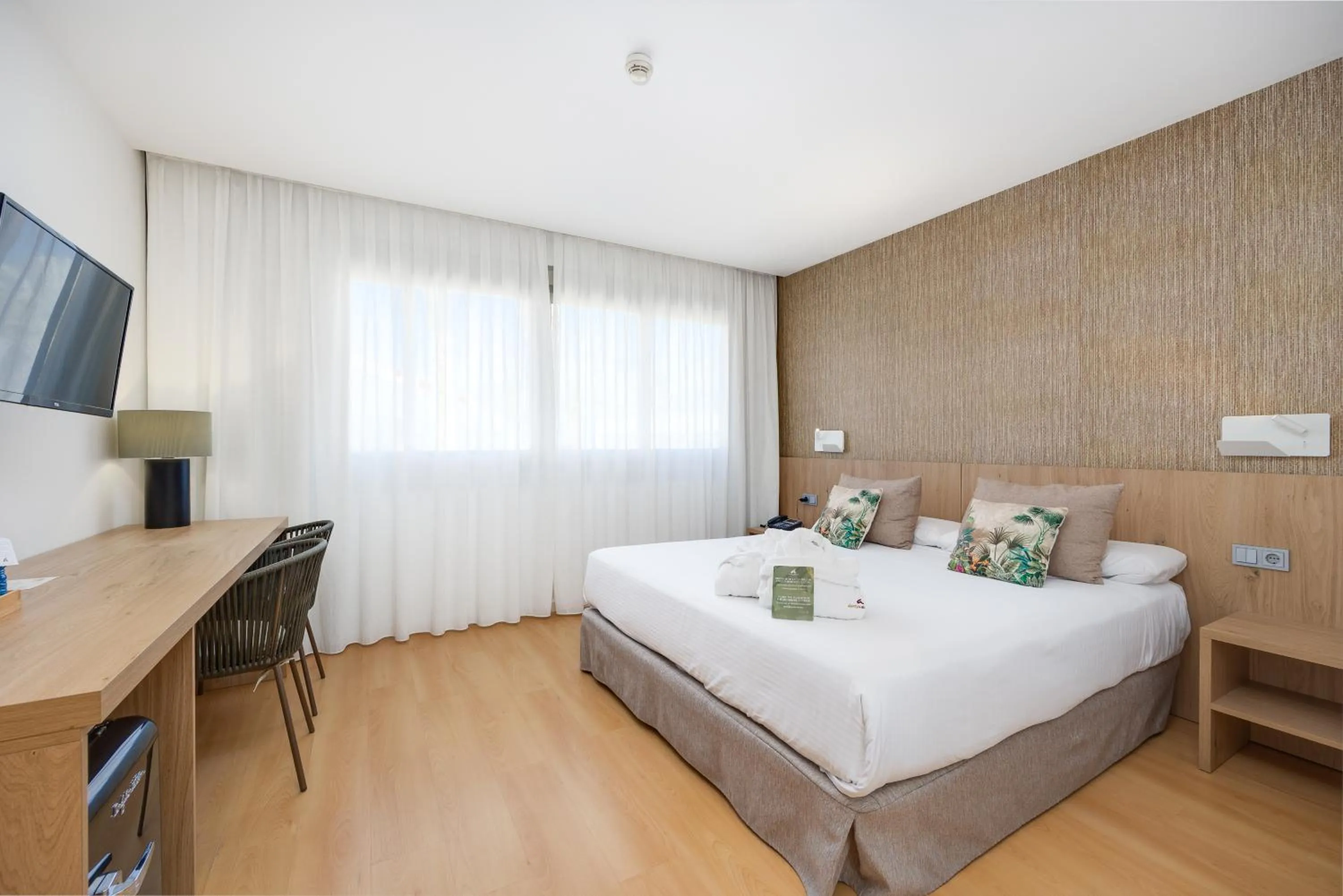 Superior Double or Twin Room with Pool View in Daniya Alicante