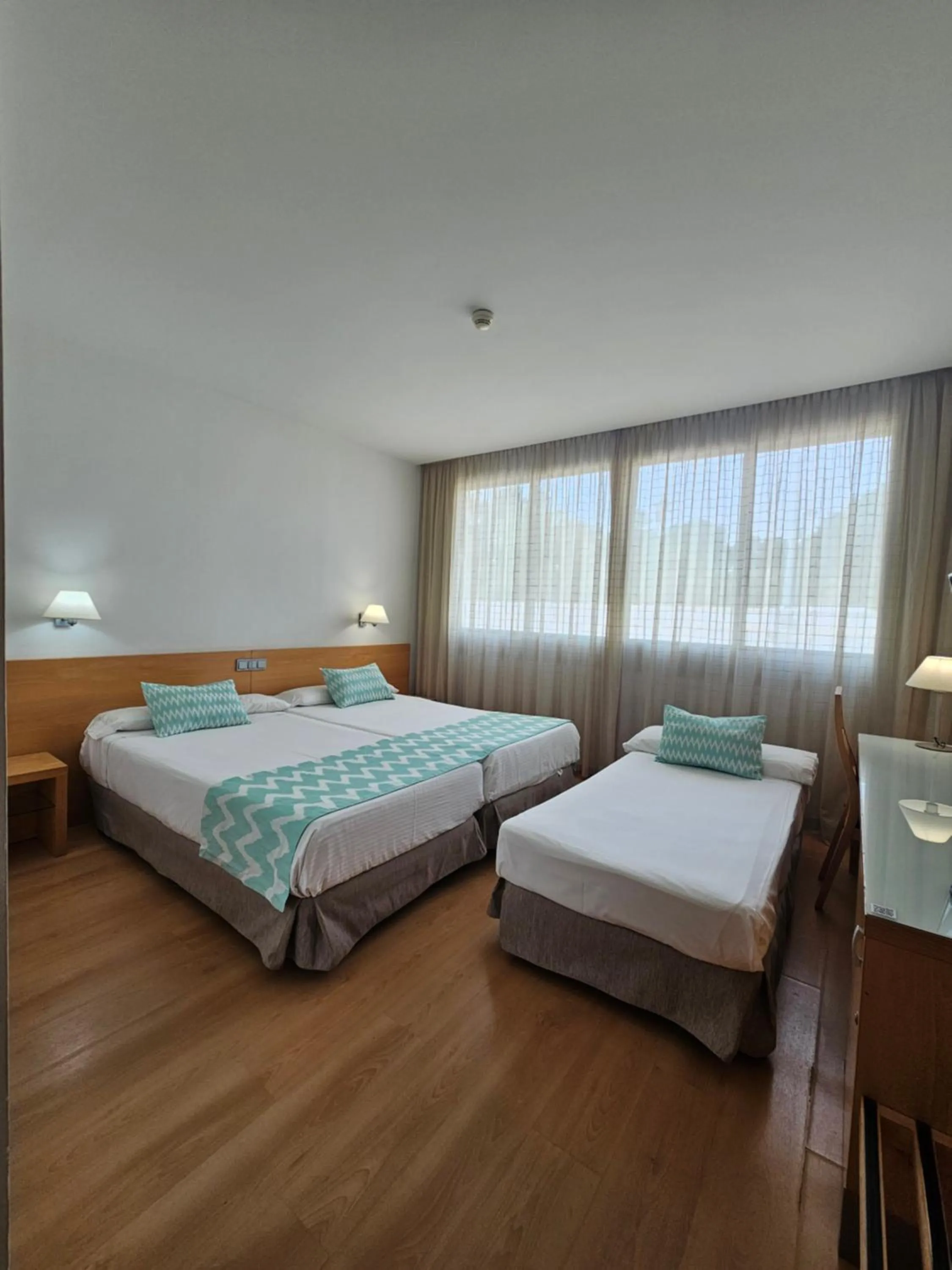 Twin Room with Extra Bed (2 Adults + 2 Children) in Daniya Alicante