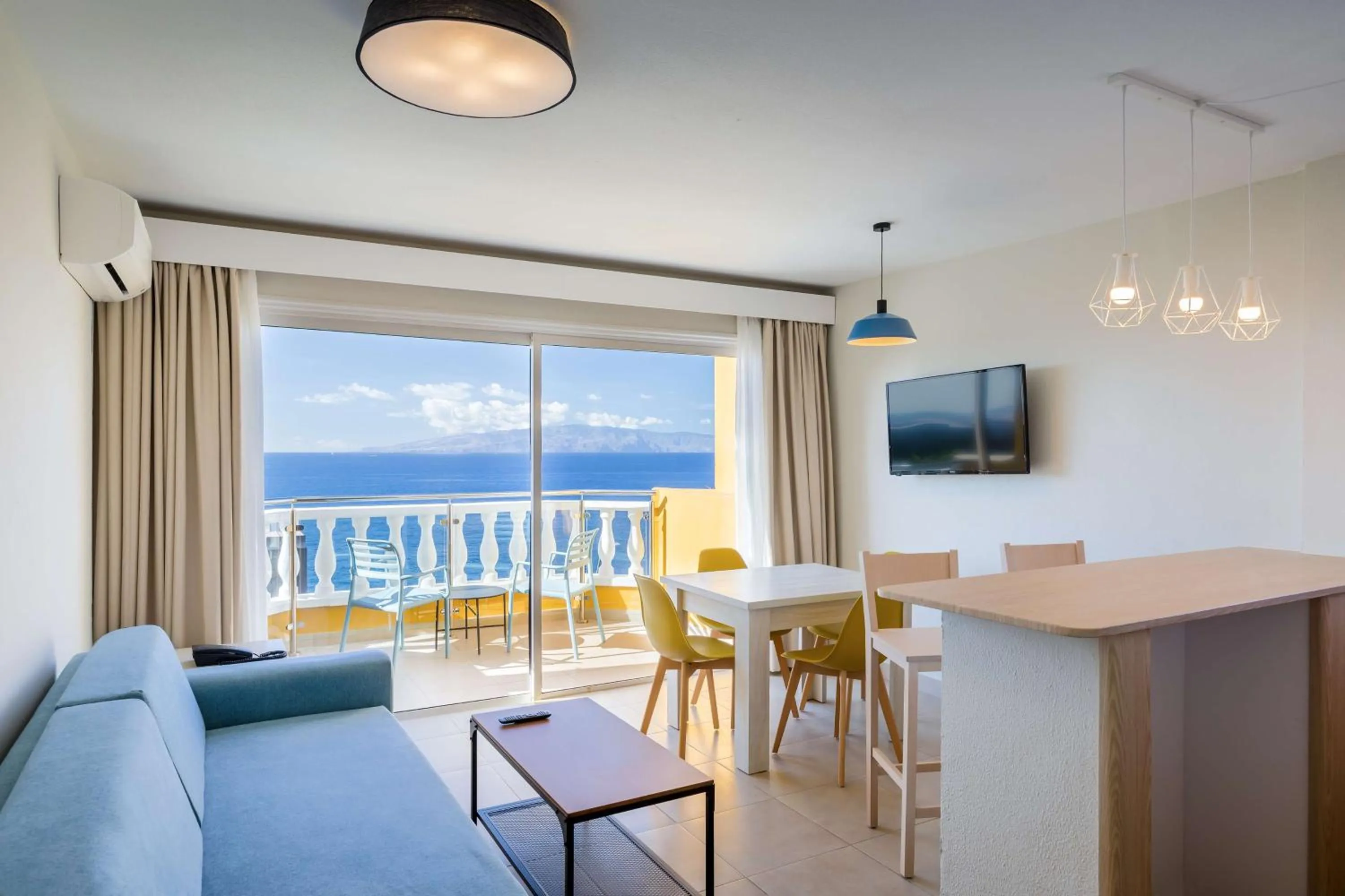 Apartment with Sea View in Allegro Isora