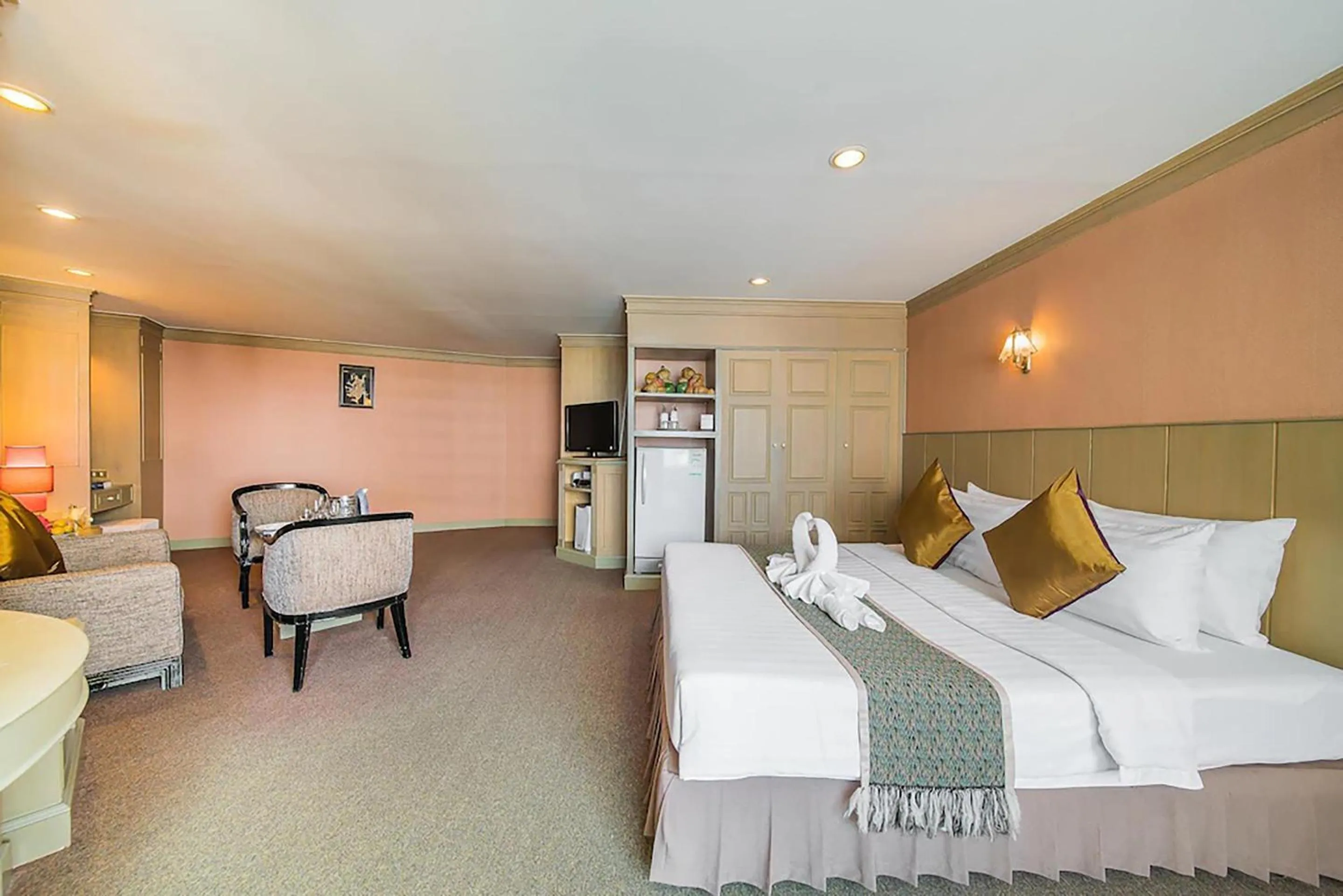 Junior Suite in Mountain Beach Resort & Convention Center