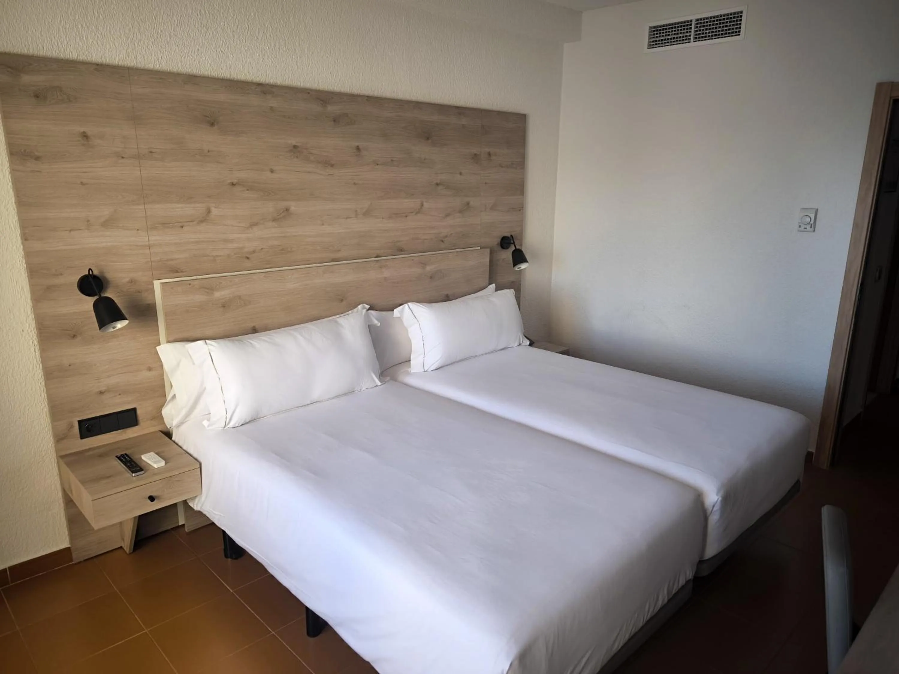 Deluxe Twin Room with Sea View in Mirador del Cabo Designed For Adults