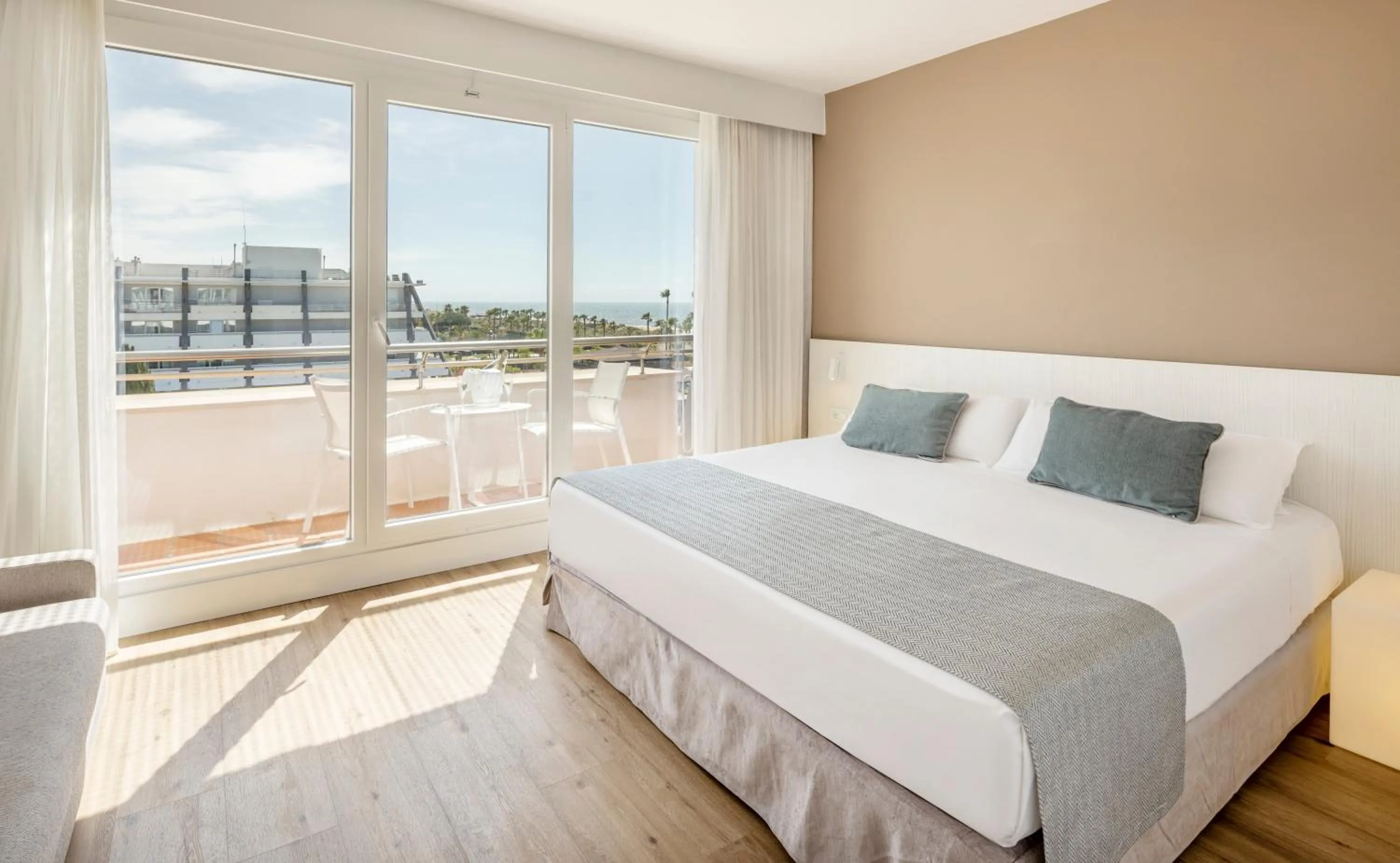 Standard Twin Room with Sea View in Ilunion Islantilla
