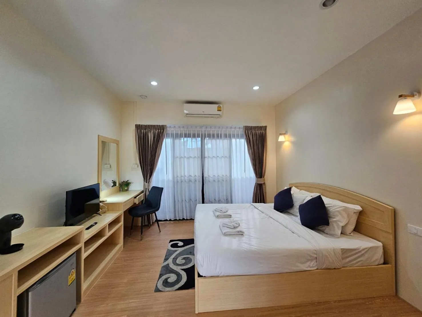 King Room with Balcony in Mercy Hostel