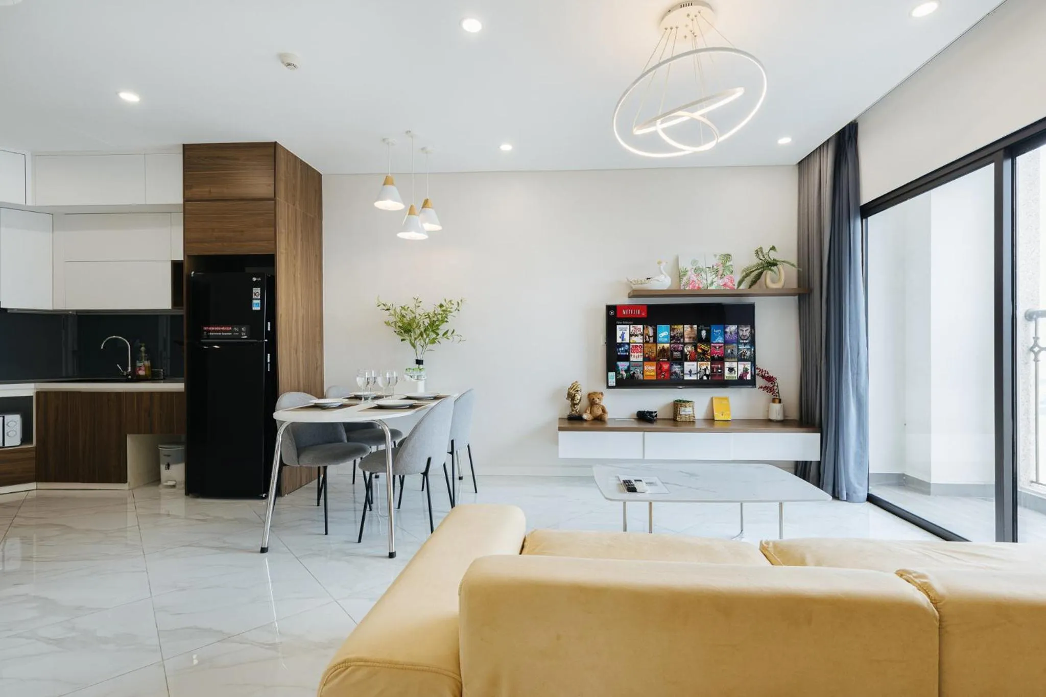 Two-Bedroom Apartment with Lake View in Muse Hanoi Lake View Luxury Apartment - D' Eldorado